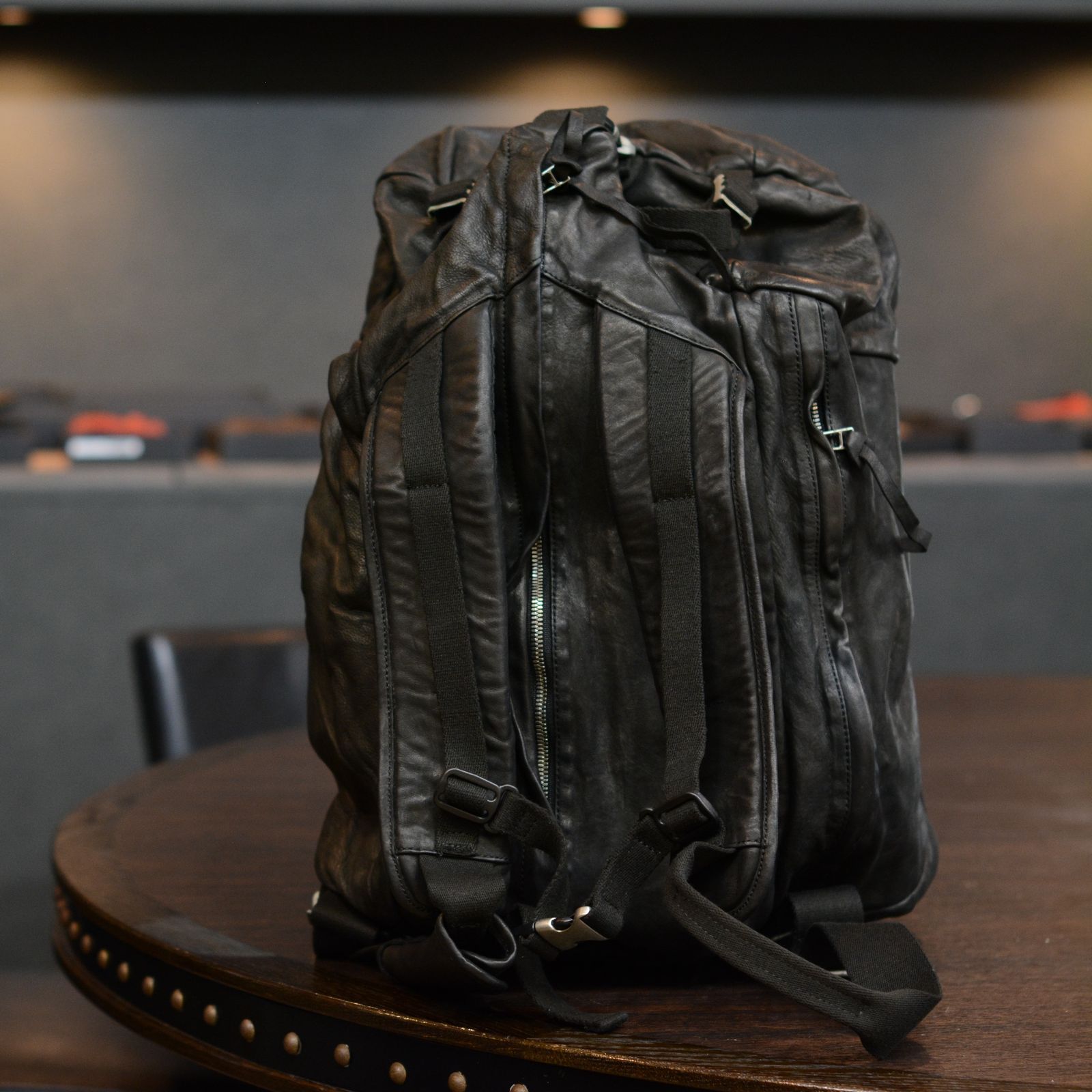 【美品】IUGAMAKARAS イウガマカラス バッグ IUGAMAKARAS（イウガマカラス）の「韓国ブランド IUGAMAKARAS