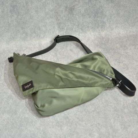 DRAPE SHOULDER (KHAKI) / ナイロン バッグ （カーキ） DK-I35-830-1-02