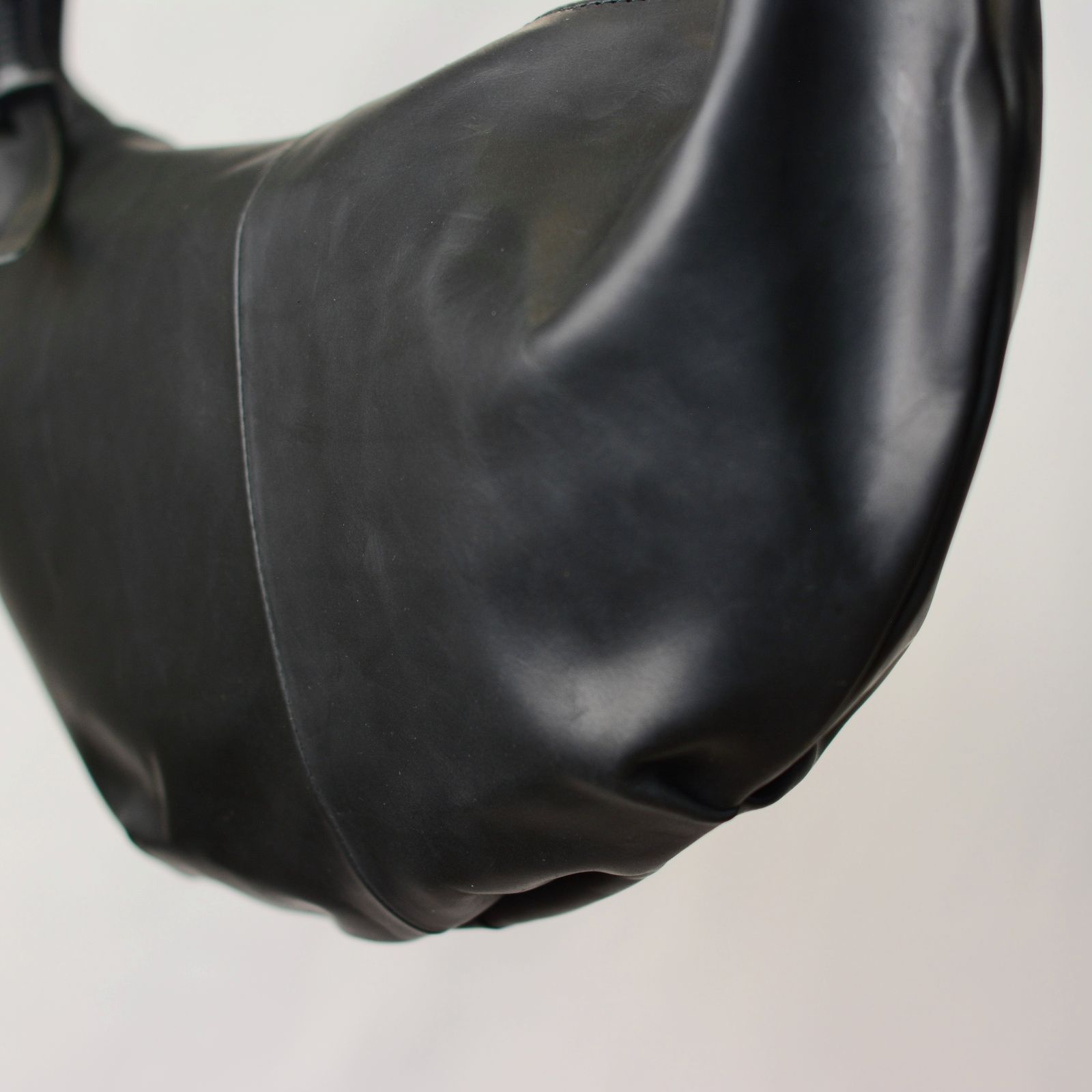 ISAMU KATAYAMA BACKLASH - GUIDI オイルカーフ バナナバッグ