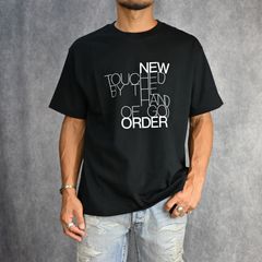 New Order “TOUCHED BY THE HAND OF GOD” Crewneck T-SH （BLACK） /  ニューオーダー 「タッチト・バイ・ザ・ハンド・オブ・ゴッド」 プリント Tシャツ （ブラック）