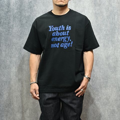 Youth is about TEE （BLK） プリント Tシャツ （ブラック）｜MDFBF08403