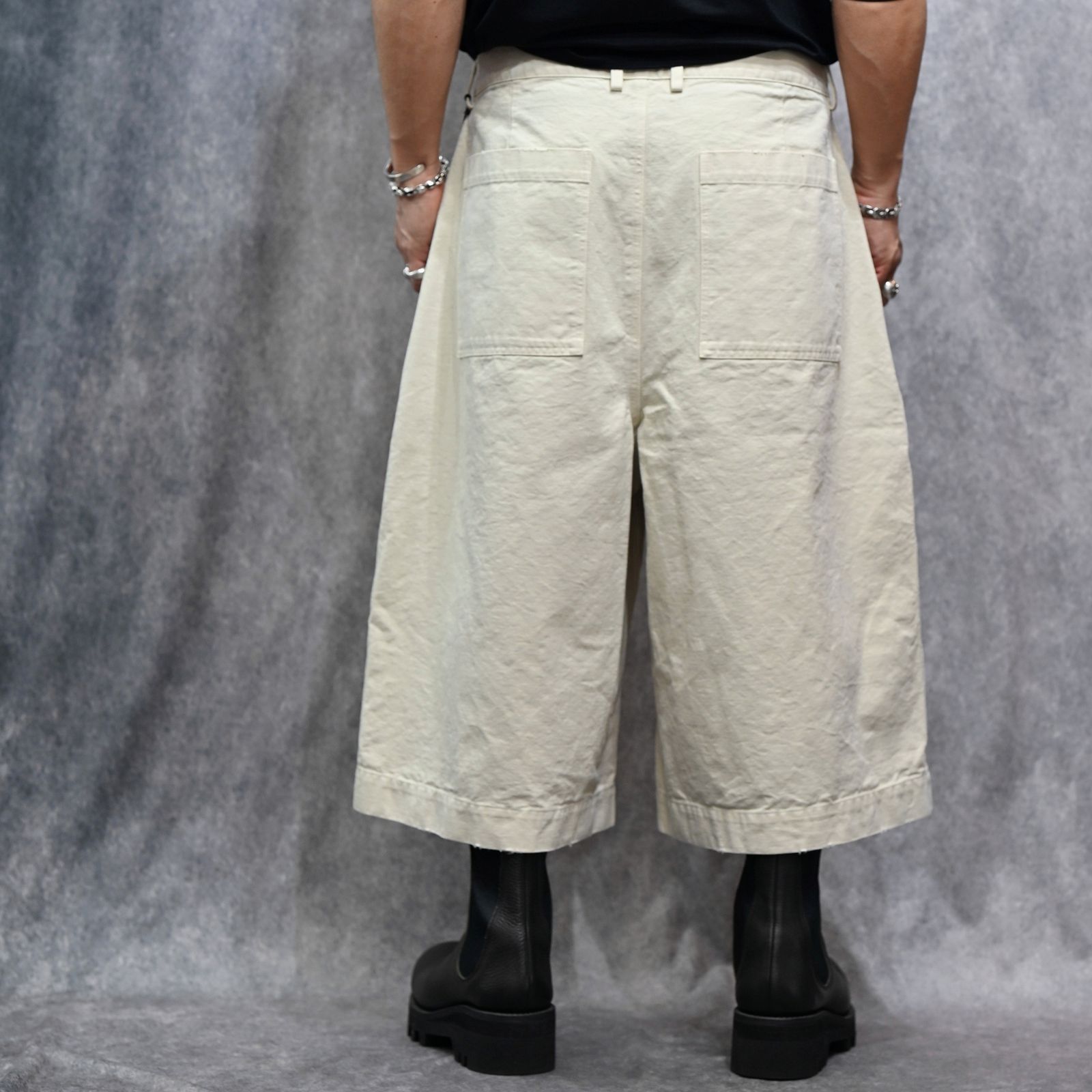 WIDE SHORT CHINO PANTS (OFF WHITE / オフホワイト) ショート チノパンツ｜2601019