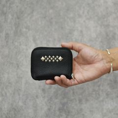 STUDS LEATHER ZIP MULTI WALLET (BLACK)｜スタッズレザー ジップマルチウォレット 二つ折り財布｜CL-25AW010LE