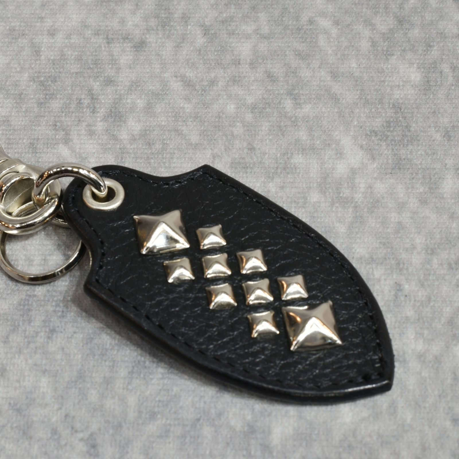STUDS LEATHER KEY RING ＜TYPE A＞ (BLACK)｜キーリング・キーホルダー｜CL-26SS005LE