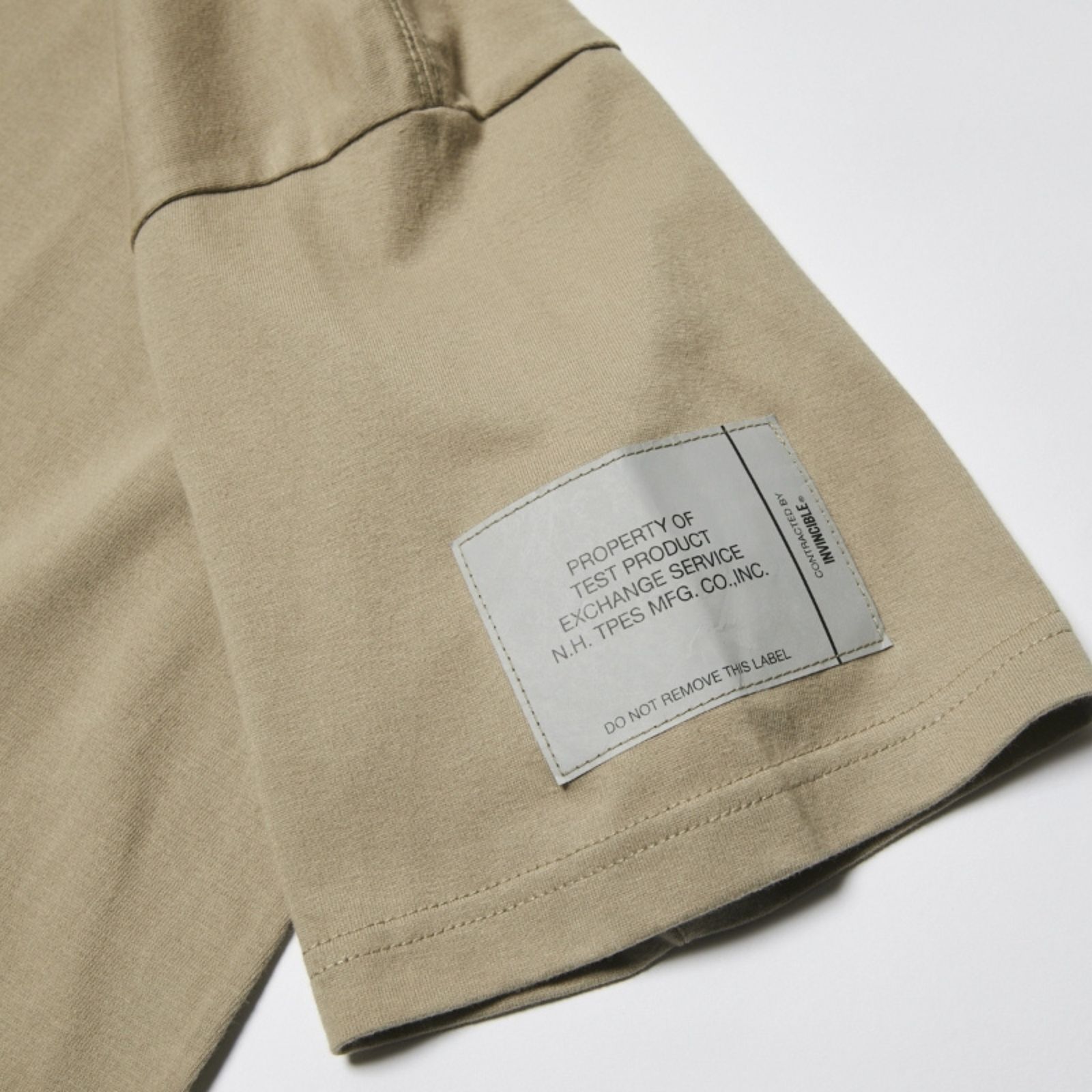 × INVINCIBLE®︎ ドロップショルダー Tシャツ （BEIGE）