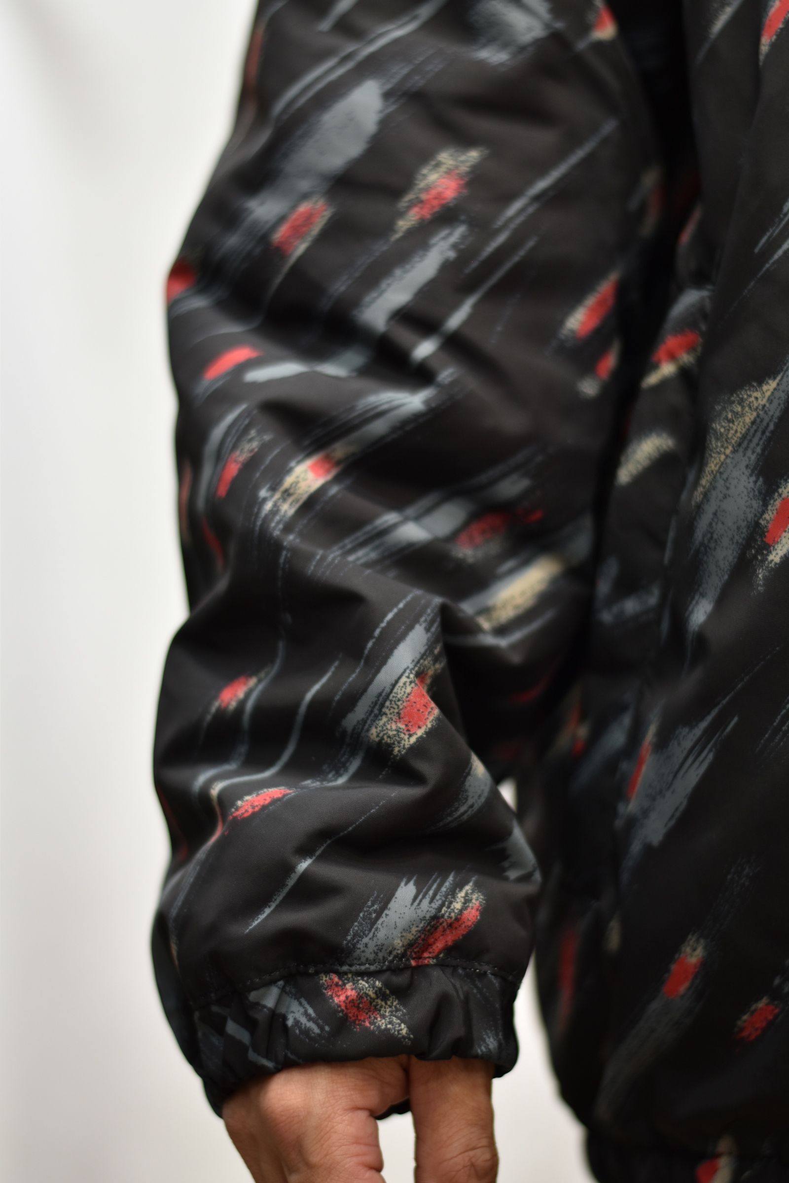 WATER REPELLENT TASSER ALLOVER PATTERN TRACK JACKET (BLACK)