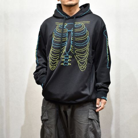 BORN EMB HOODIE ”