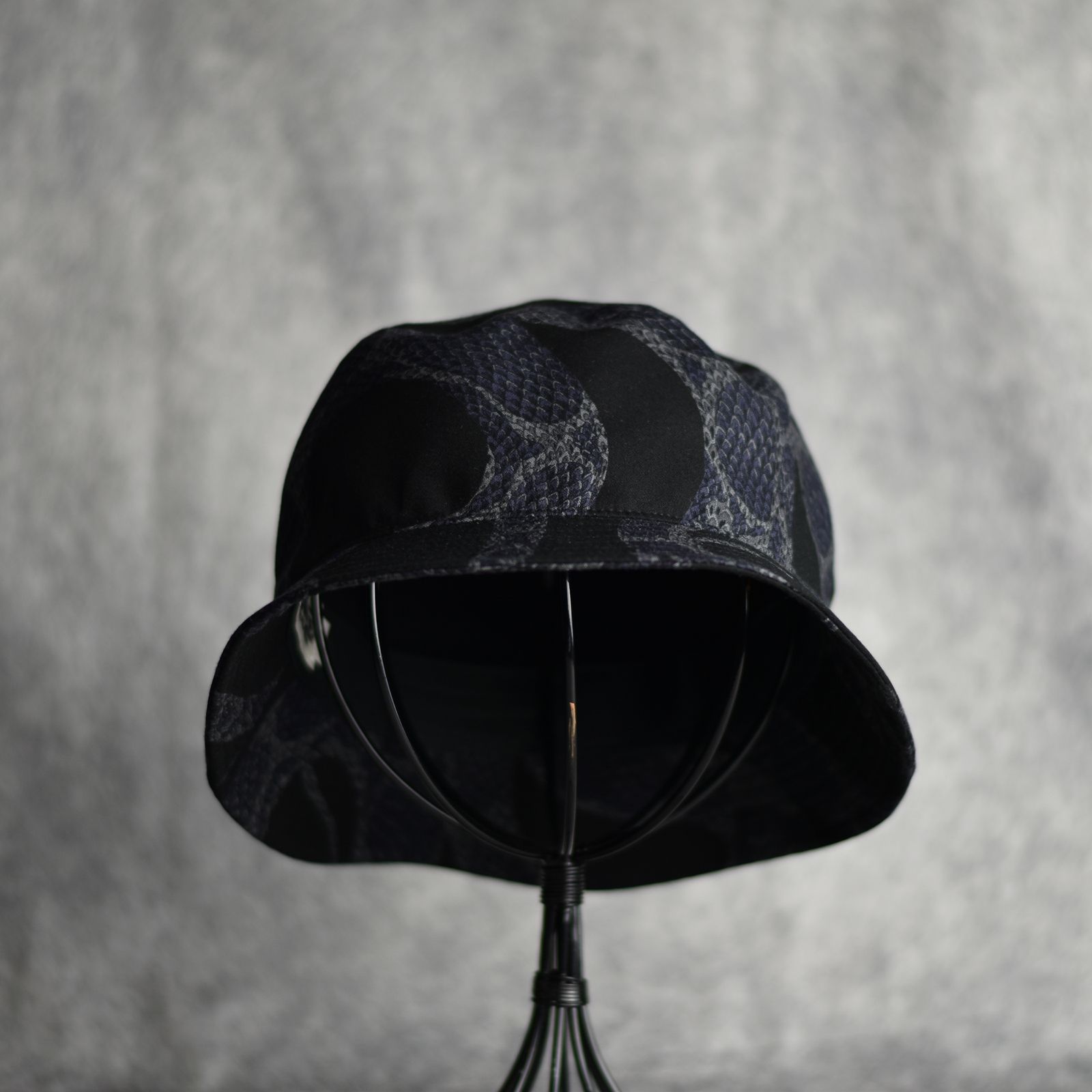R/P ALLOVER SNAKE PATTERN BUCKET HAT ＜LIMITED＞ (BLACK) / スネーク柄 バケットハット