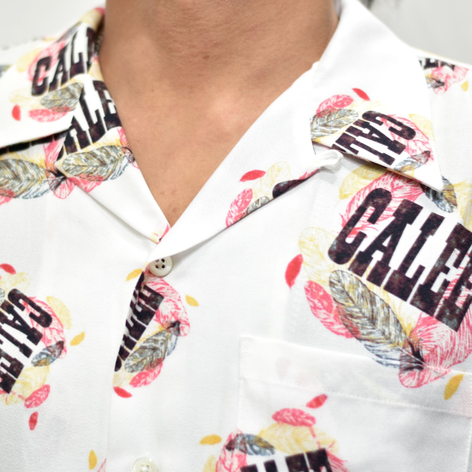 CALEE - ALLOVER FEATHER PATTERN AMUNZEN CLOTH S/S SHIRT (WHITE ...