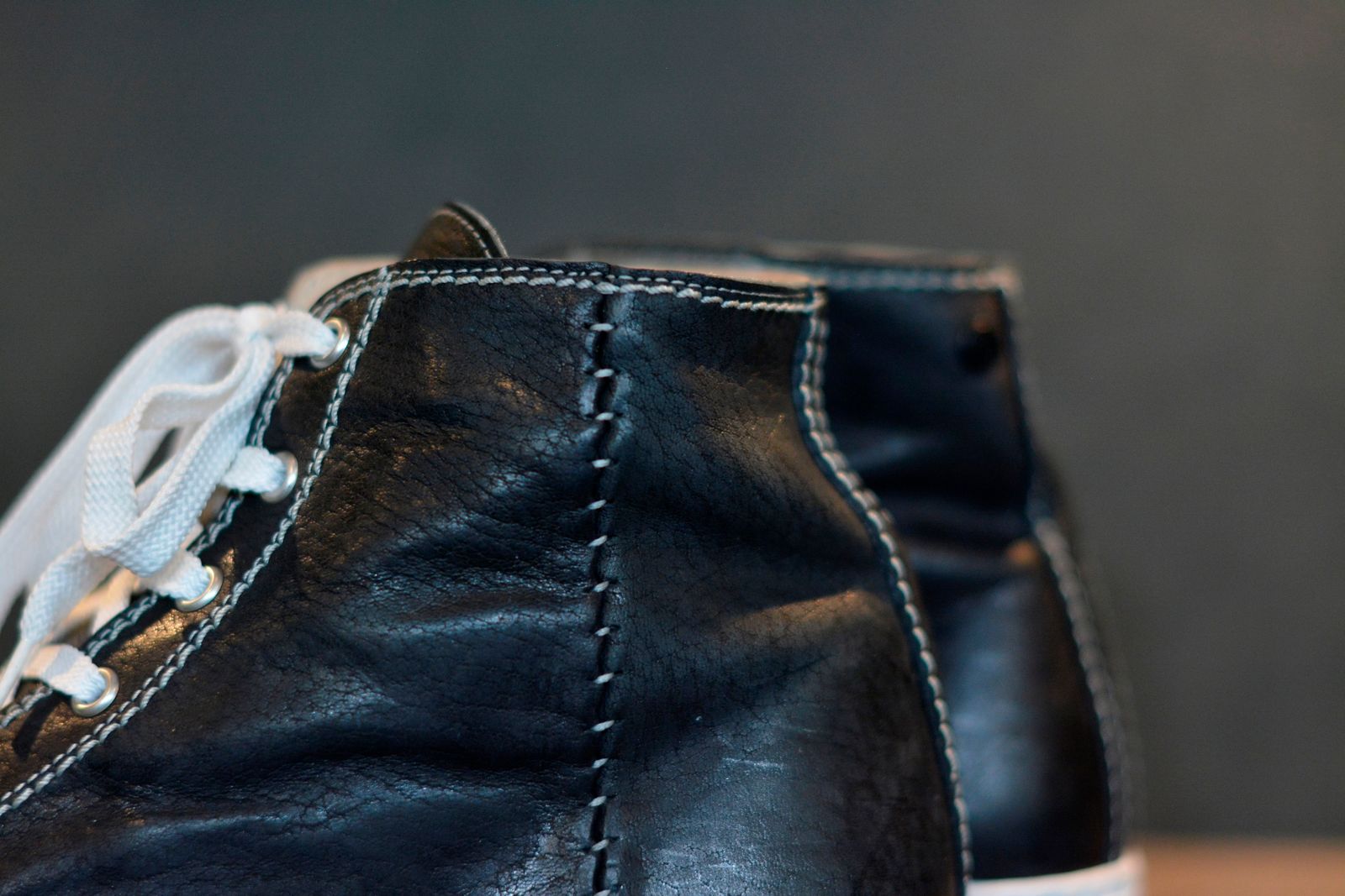 HORSE LEATHER HI-CUT SNEAKER