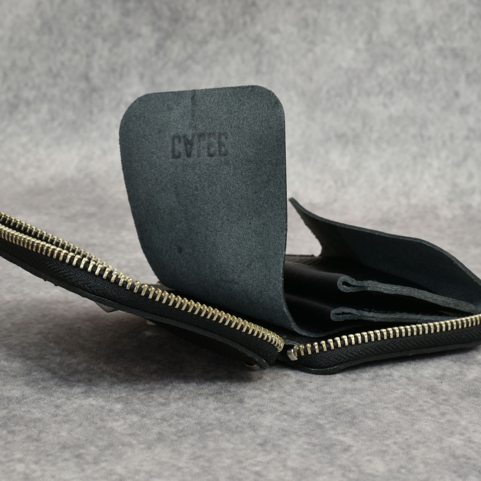 STUDS LEATHER ZIP MULTI WALLET (BLACK)｜スタッズレザー ジップマルチウォレット 二つ折り財布｜CL-25AW010LE