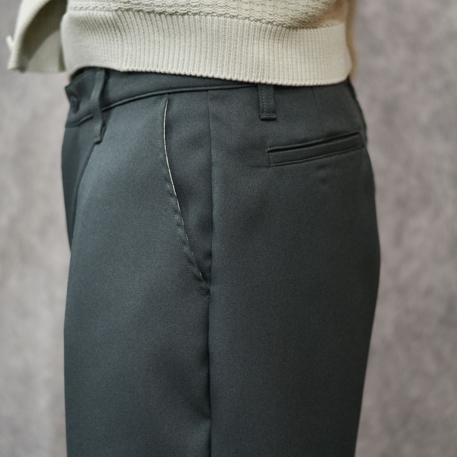 ST-P TUCK SLACKS (CHARCOAL)｜スタプレ タック スラックス｜CL-26SS008