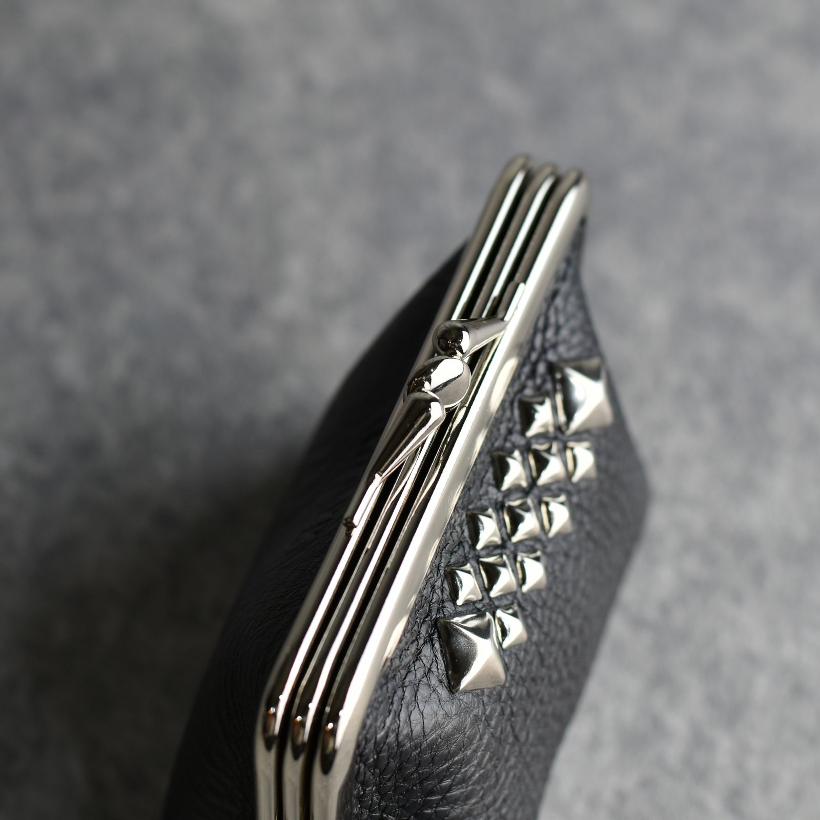STUDS LEATHER INTERNAL FLEX FRAME TYPE 2WAY MULTI WALLET (BLACK) / スタッズ レザー ガマ口 財布