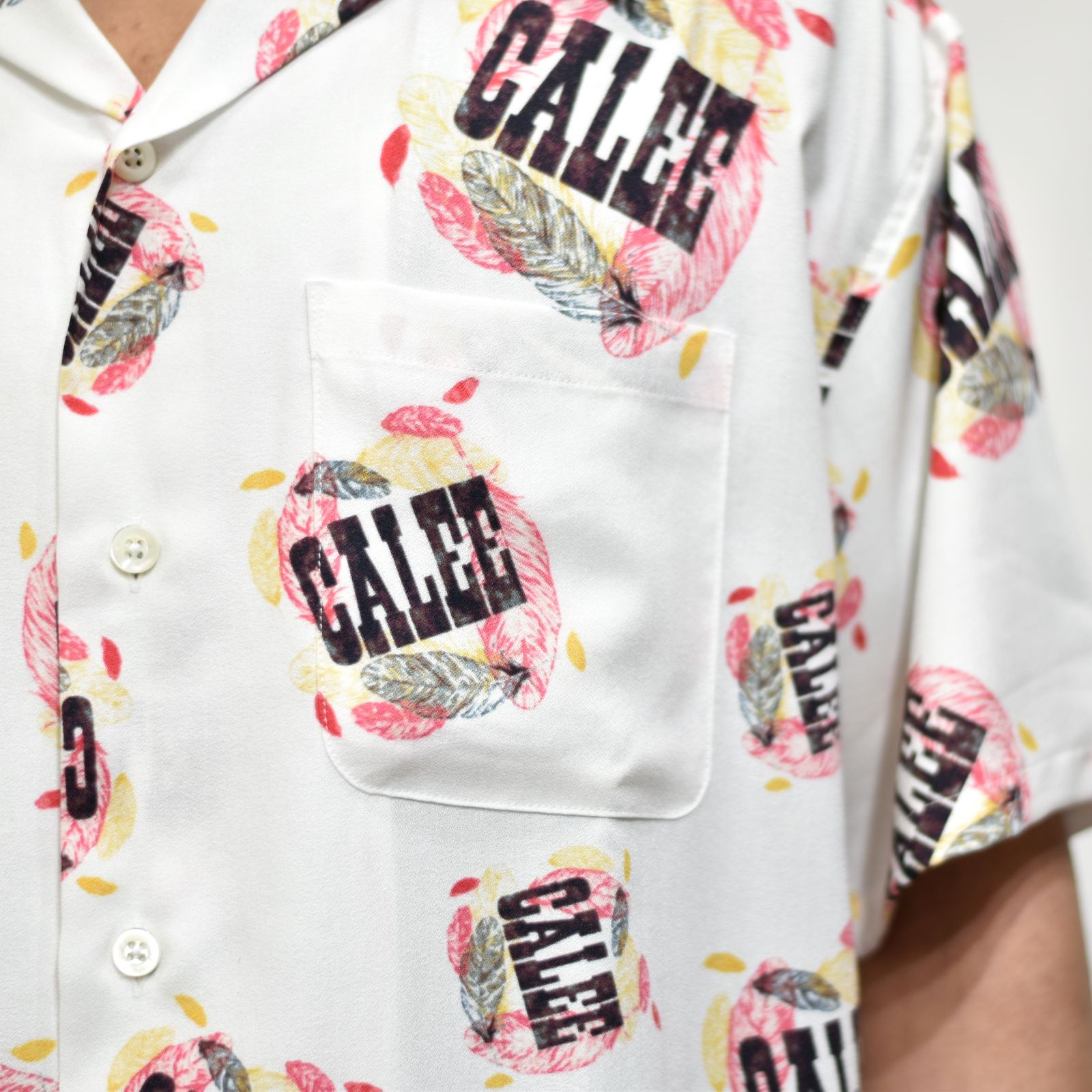 ALLOVER FEATHER PATTERN AMUNZEN CLOTH S/S SHIRT (WHITE)