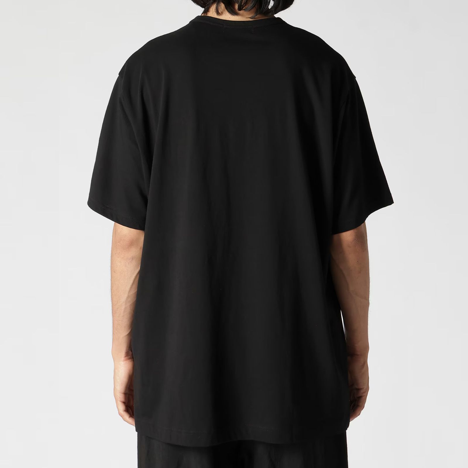 YYH PT SHORT SLEEVE T （BLACK） ロゴプリント Tシャツ （ブラック）