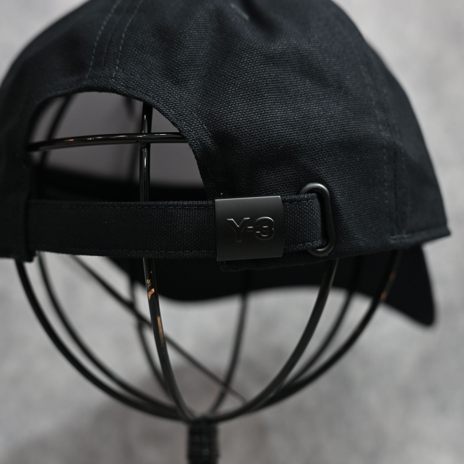 Y-3 LOGO CAP （BLACK × WHITE） / ロゴ刺繡 キャップ （ブラック × ホワイト）｜KT9698