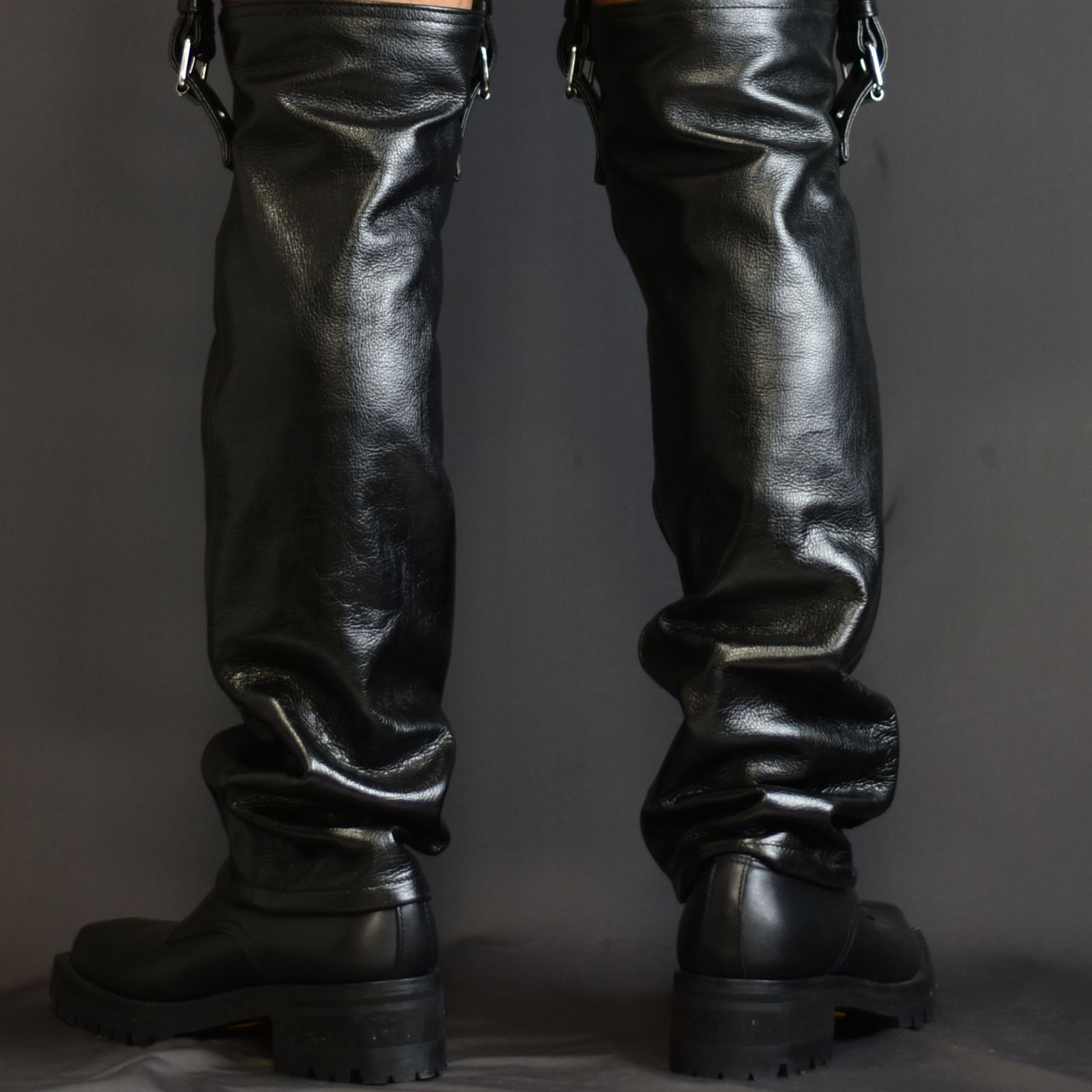 Leather detachable pants”
