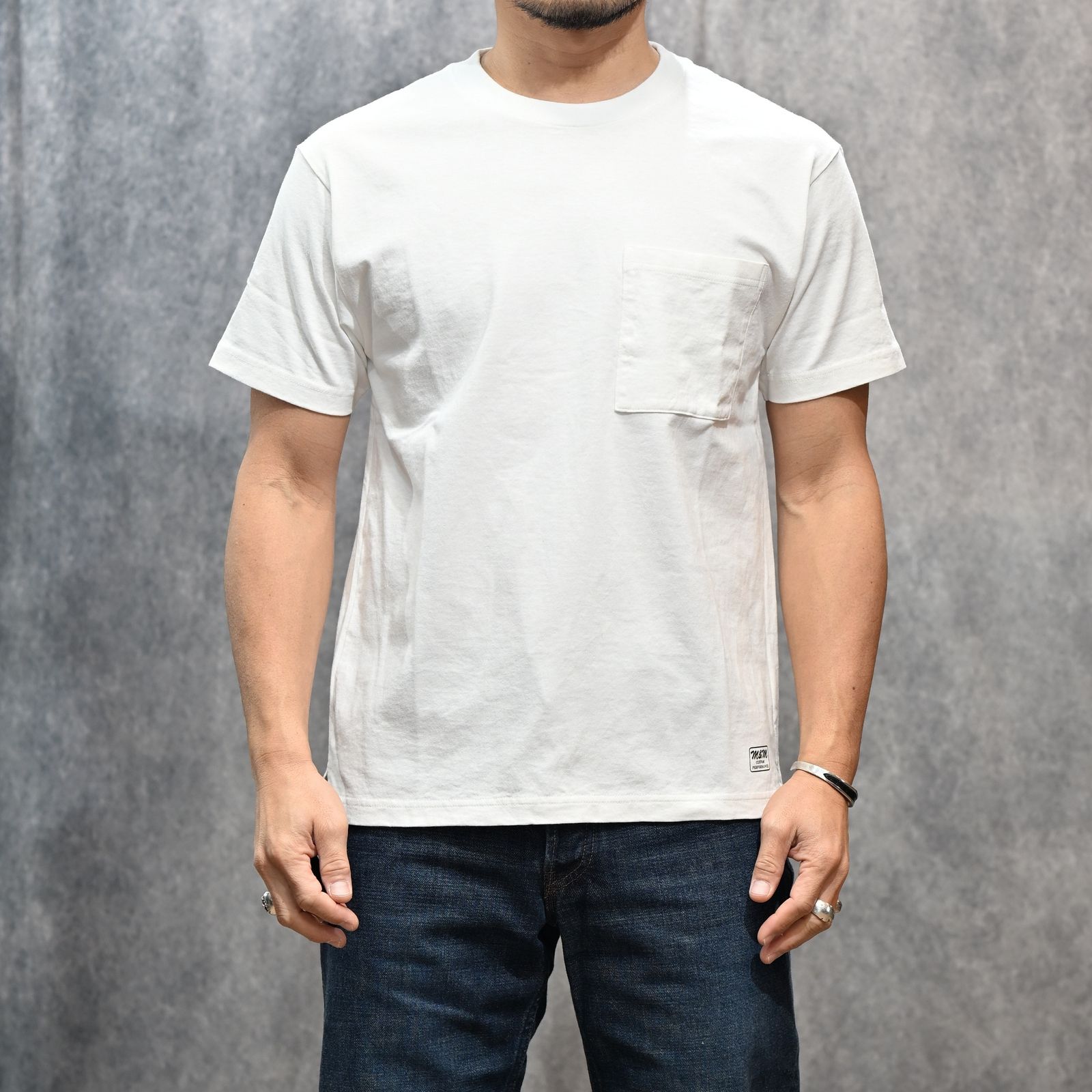 × M&M CUSTOM PERFORMANCE Star Embroidery Pocket Tee （WHT）｜× エムアンドエムカスタムパフォーマス 星刺繍 ポケットTシャツ｜MND-MM41