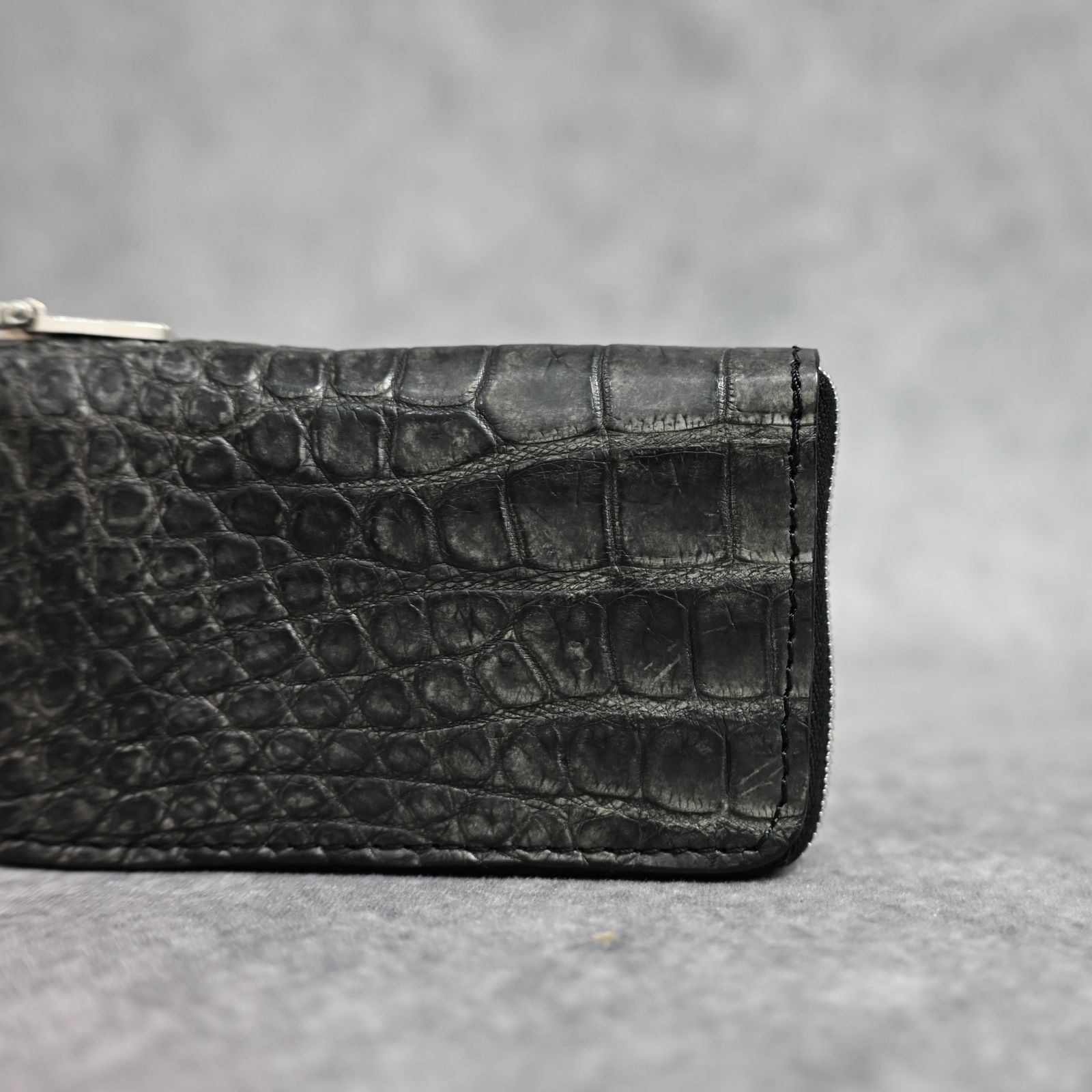 クロコ 墨染め+イタリアンバケッタ ミニラウンド財布 （SUMI / 墨グレー） 383-05