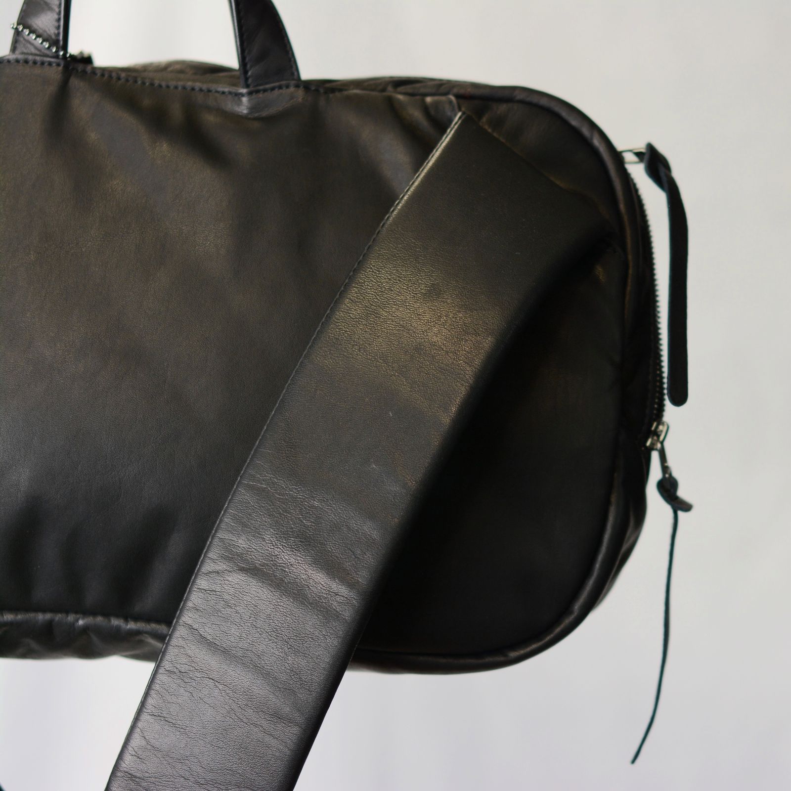 ISAMU KATAYAMA BACKLASH - Furniture Leather ショルダーバッグ ISAMU KATAYAMA BACKLASH - Furniture Leather ショルダーバッグ