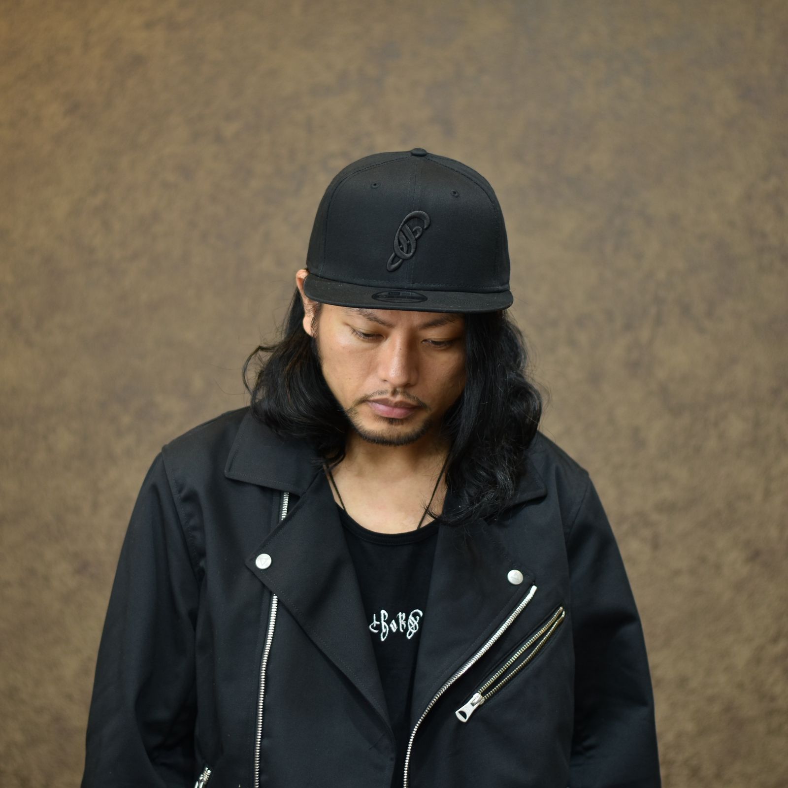 NEWERA 9FIFTY SNAPBACK ”d”  LOGO CAP (BLACK×BLACK) / ニューエラ スナップバック ロゴ キャップ
