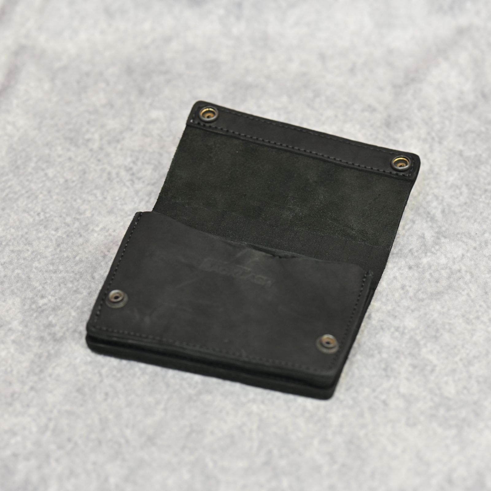 ジャパンショルダー製品染め スモールトラッカーウォレット （BLACK）｜318-37