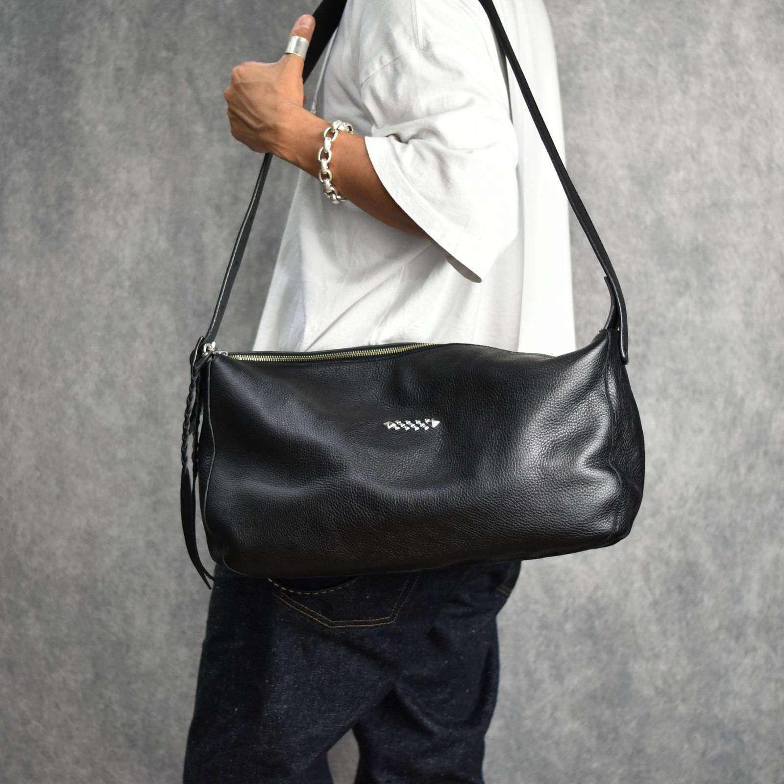 CALEE - STUDS LEATHER SHOULDER BAG ＜LARGE＞ (BLACK) / スタッズ レザー ショルダーバッグ  ＜ラージ＞ | chord online store