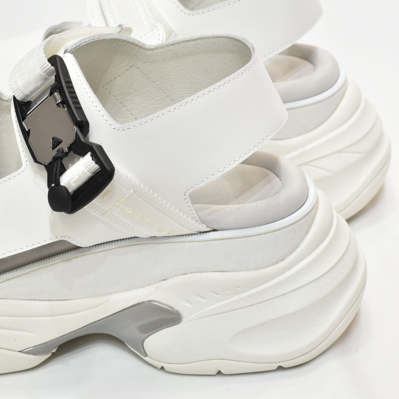 マグネットバックルシューサンダル / LB22SS-SHOES01 (WHITE)