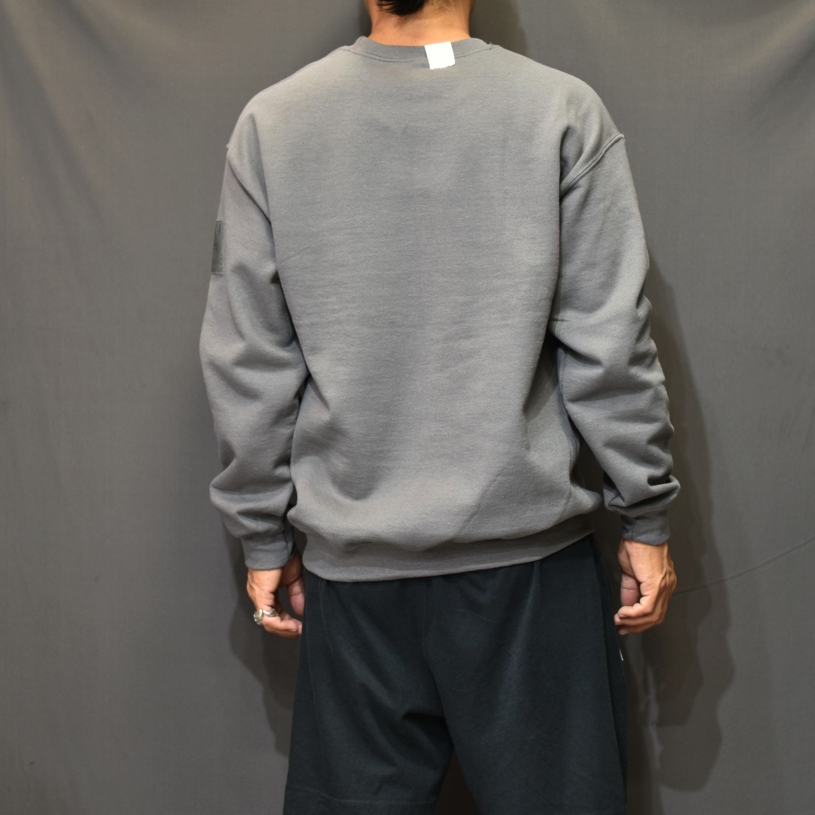 CREWNECK SWEARTSHIRT （CHARCOAL） 裏毛トレーナー
