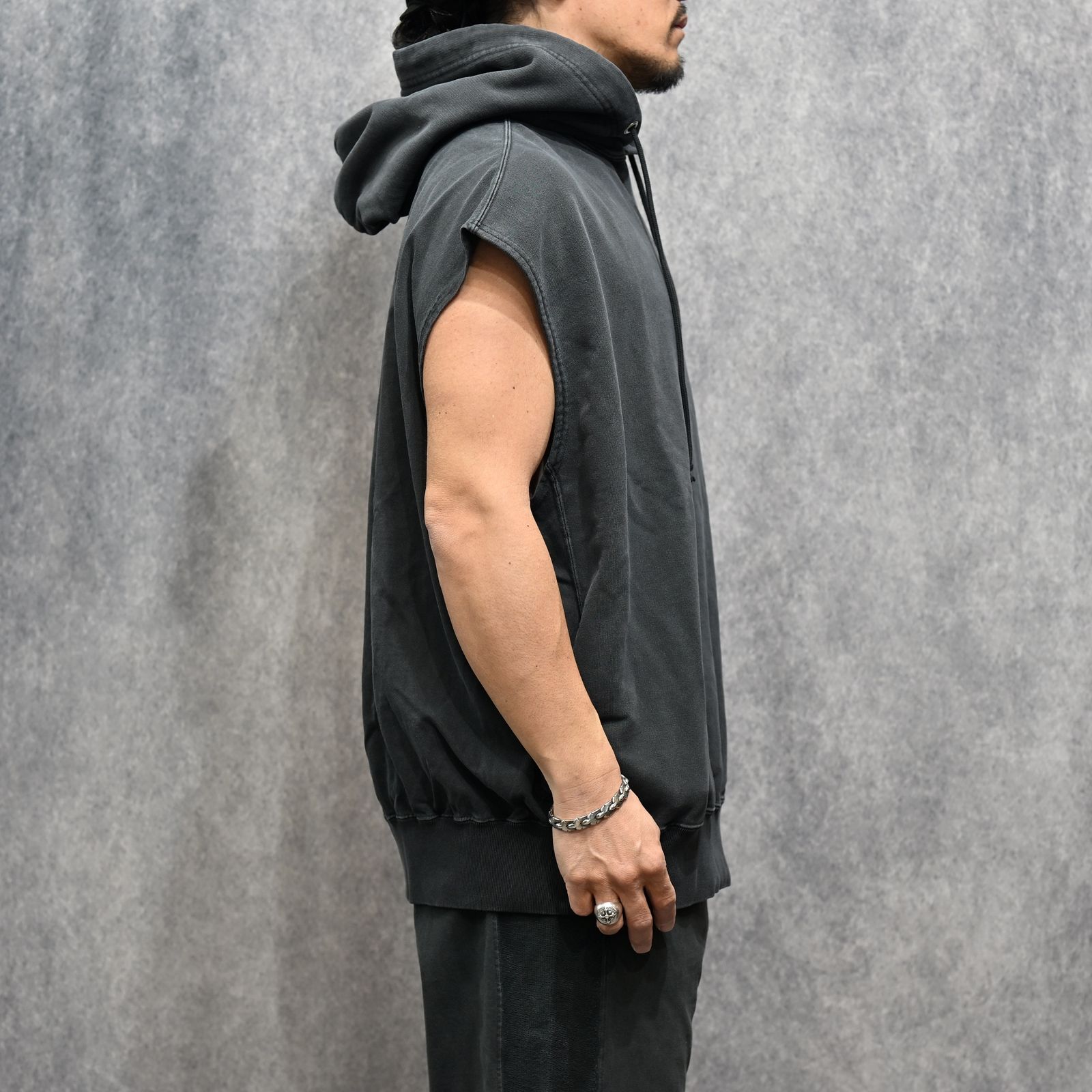 N.HOOLYWOOD × Champion｜REVERSIBLE HOODIE （CHARCOAL / チャコール）｜リバーシブル ノースリーブ パーカー｜C8-D109