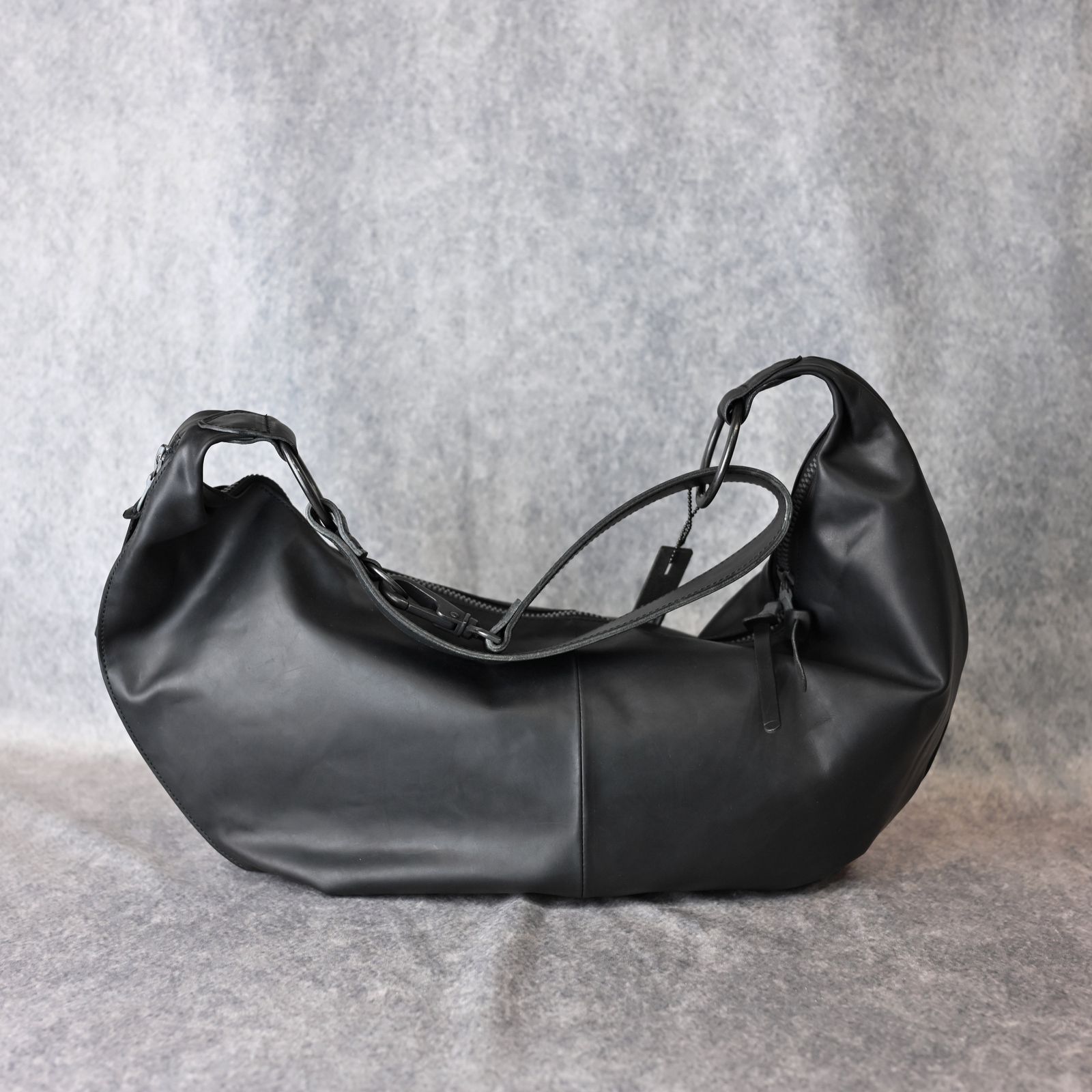 GUIDI オイルカーフ ショルダーバッグ （ブラック） 143-02