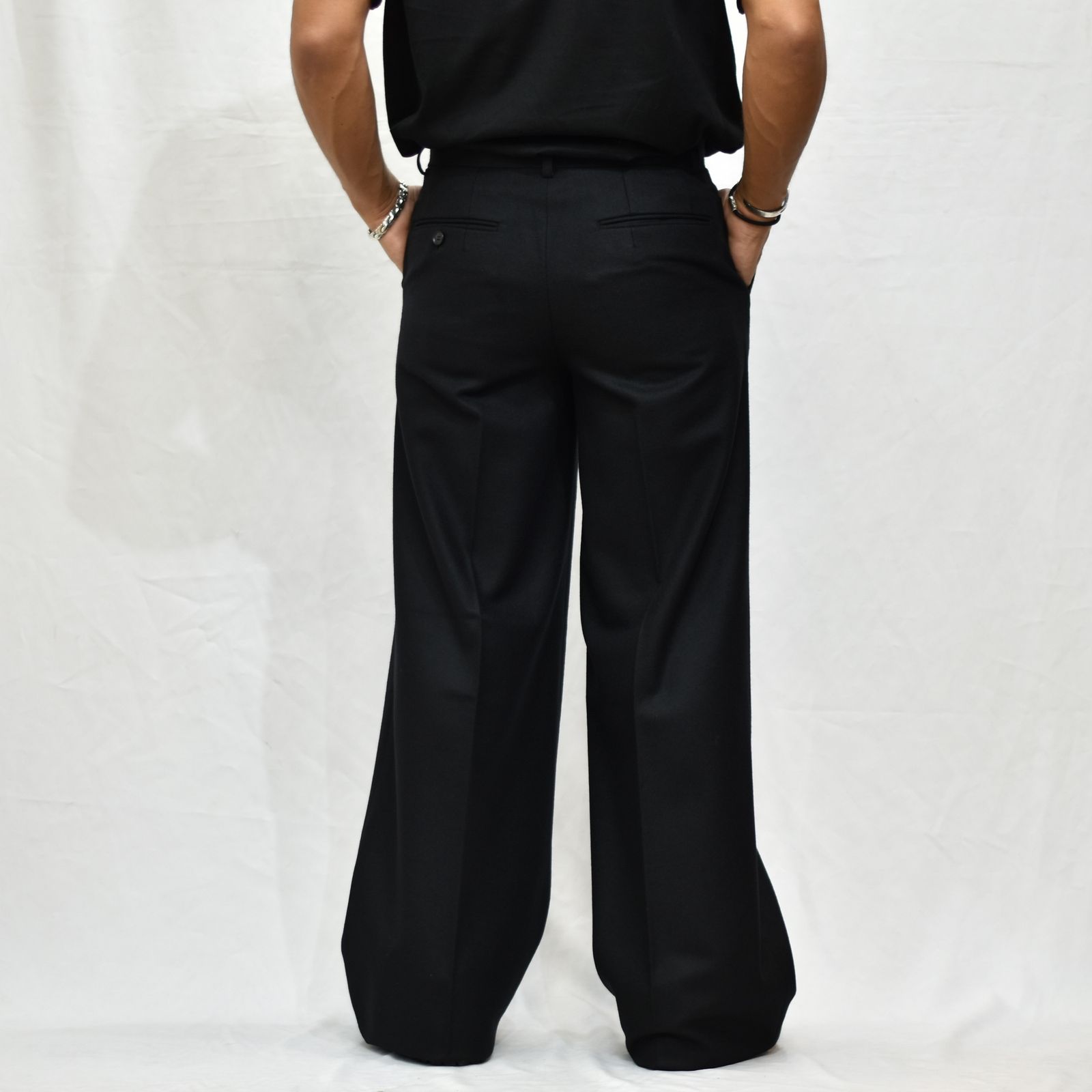 JOHNLAWRENCESULLIVAN - Wool flannel wide trousers ” | chord online 