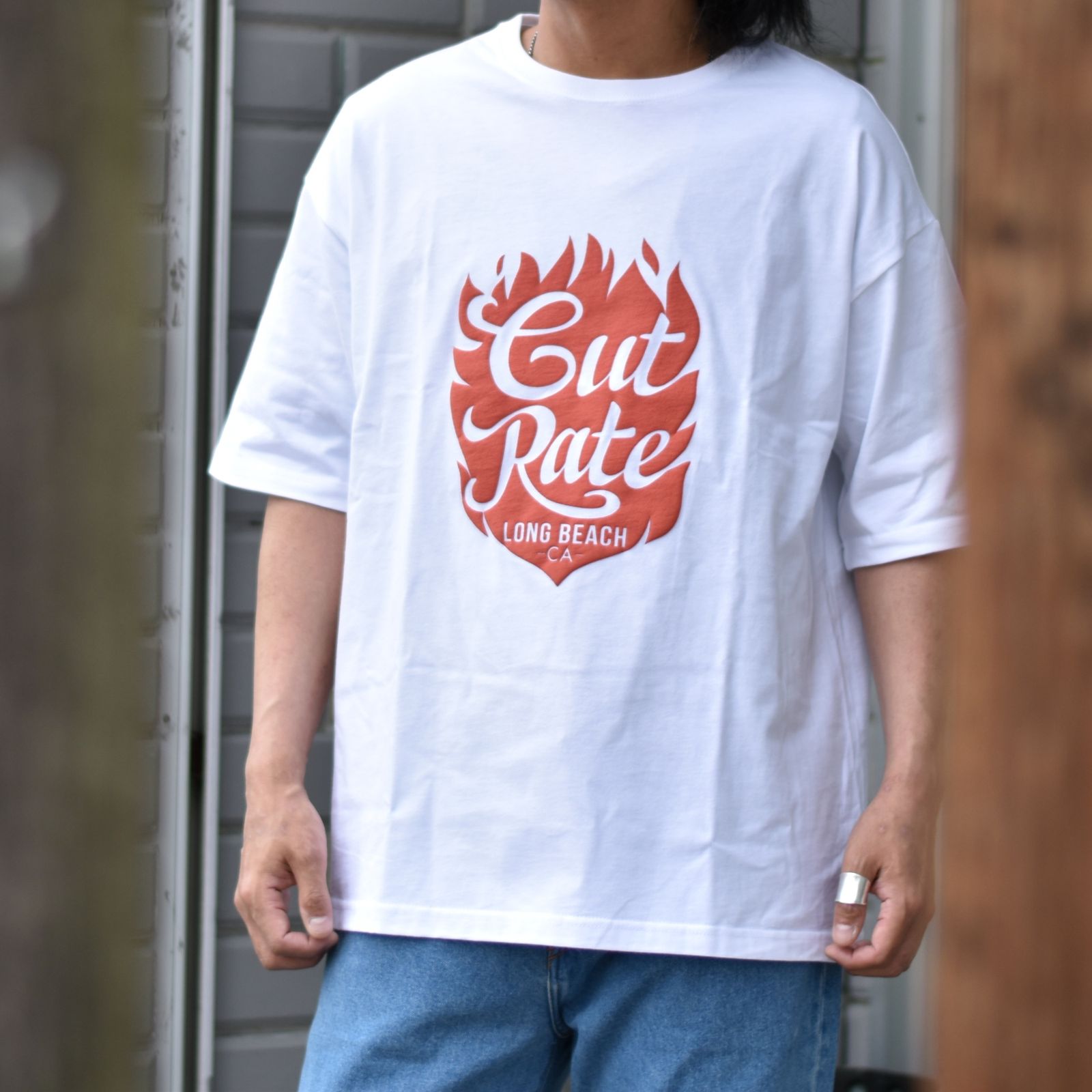 CUTRATE FLAME FLOCKY LOGO DROPSHOULDER S/S -T-SHIRT (WHITE)