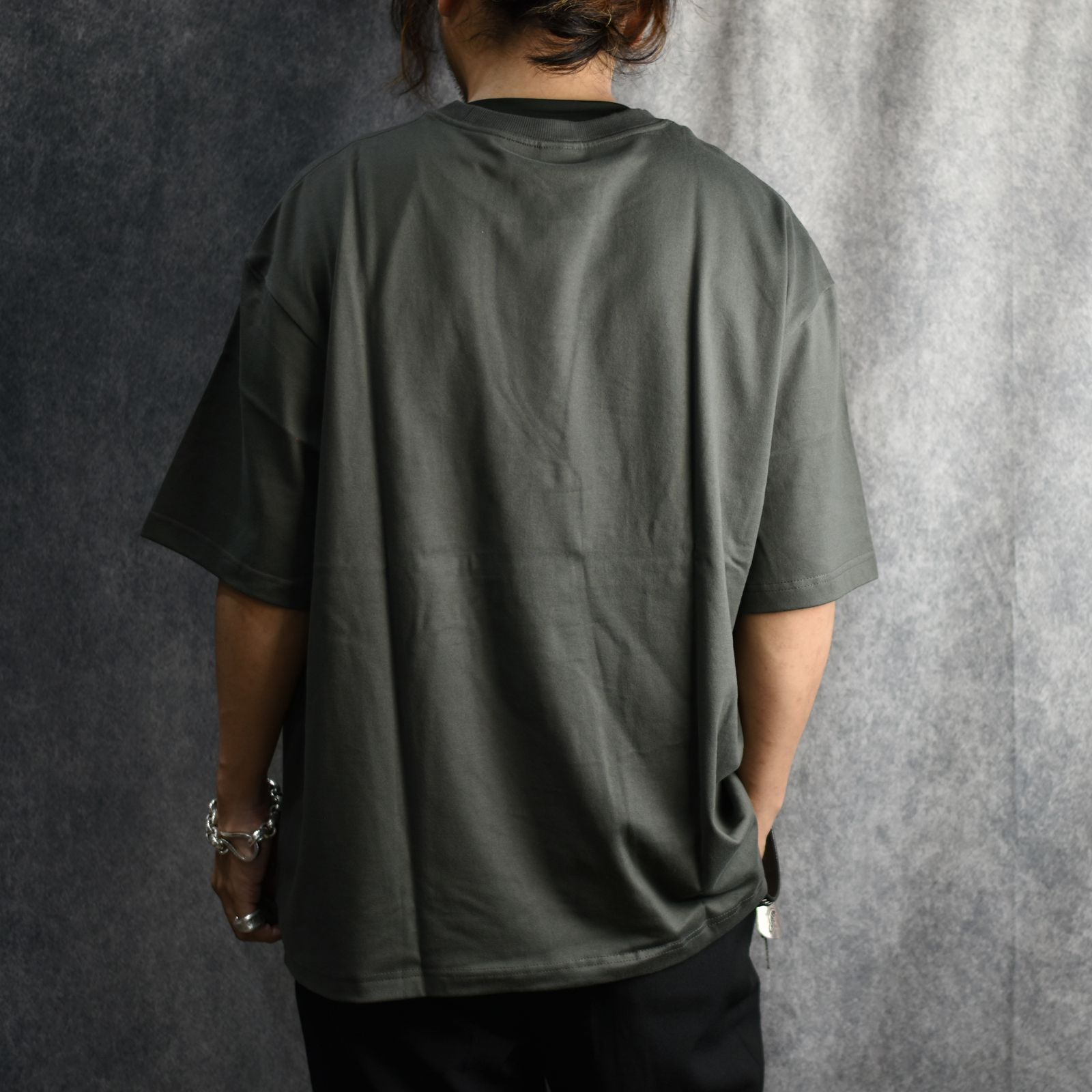 EMBROIDERY DROP SHOULDER S/S TEE (CHARCOAL) / 胸ロゴ刺繍 ドロップショルダー 半袖 Tシャツ