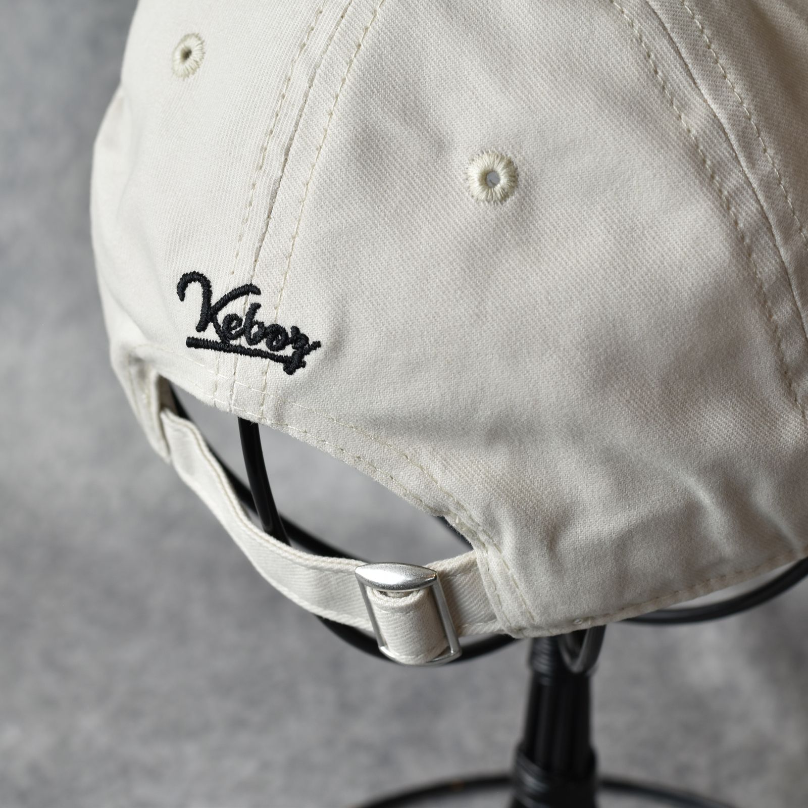 × KEBOZ CAP (IVORY) / × ケボズ ベースボールキャップ
