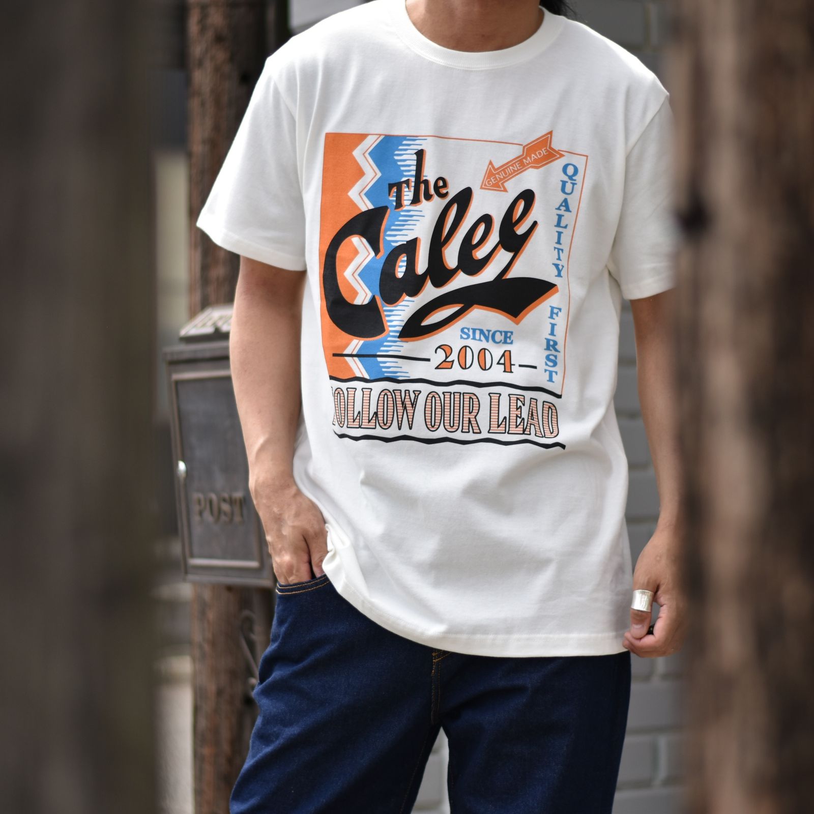 CALEE - キャリー | 22SS | プリントTシャツ・ベレー帽 | 着用イメージ 