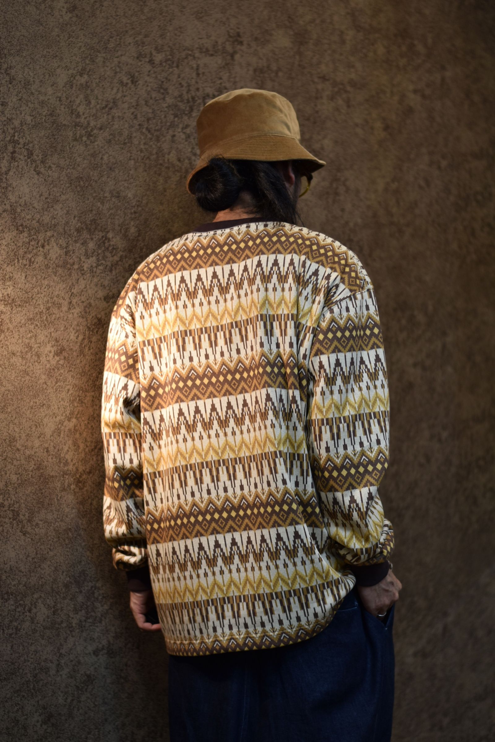 JACQUARD BORDER DROP SHOULDER L/S CUTSEW (BROWN)
