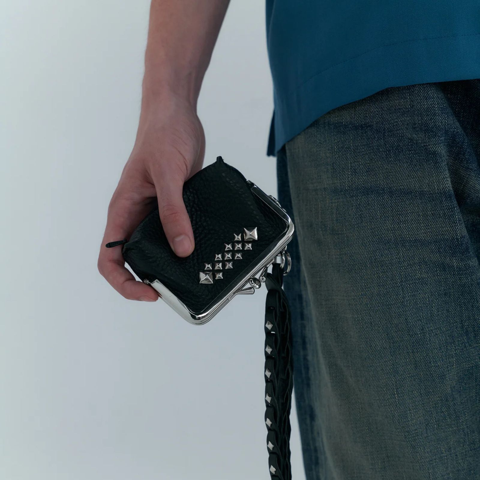 STUDS LEATHER INTERNAL FLEX FRAME TYPE 2WAY MULTI WALLET (BLACK)｜スタッズ レザー ガマ口 財布｜CL-26SS004LE EX