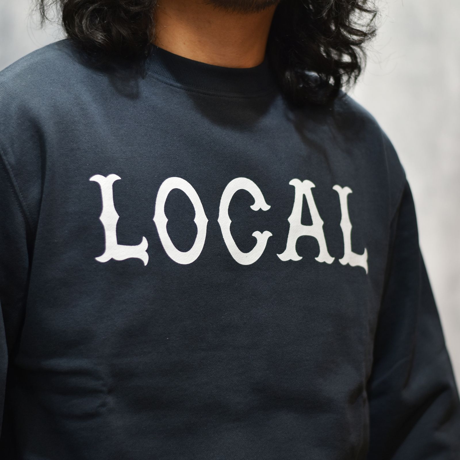 LOCAL CREW NECK SWEAT (NAVY)｜プリント スウェット トレーナー｜CR-26SS008