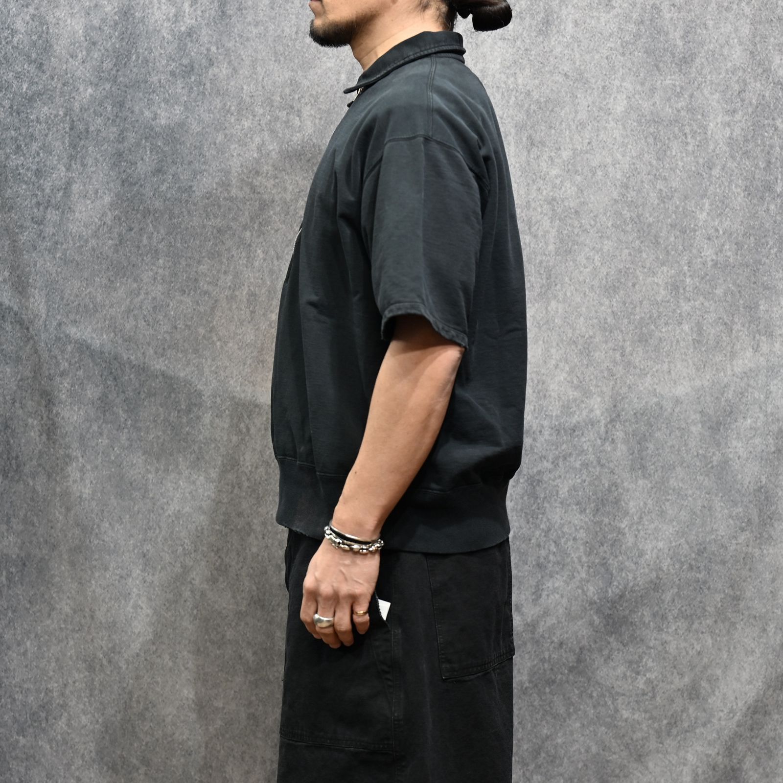 FRONT HALF ZIP SWEAT SHIRTS (BLACK / ブラック)  ハーフジップ スウェット ポロシャツ｜2601007