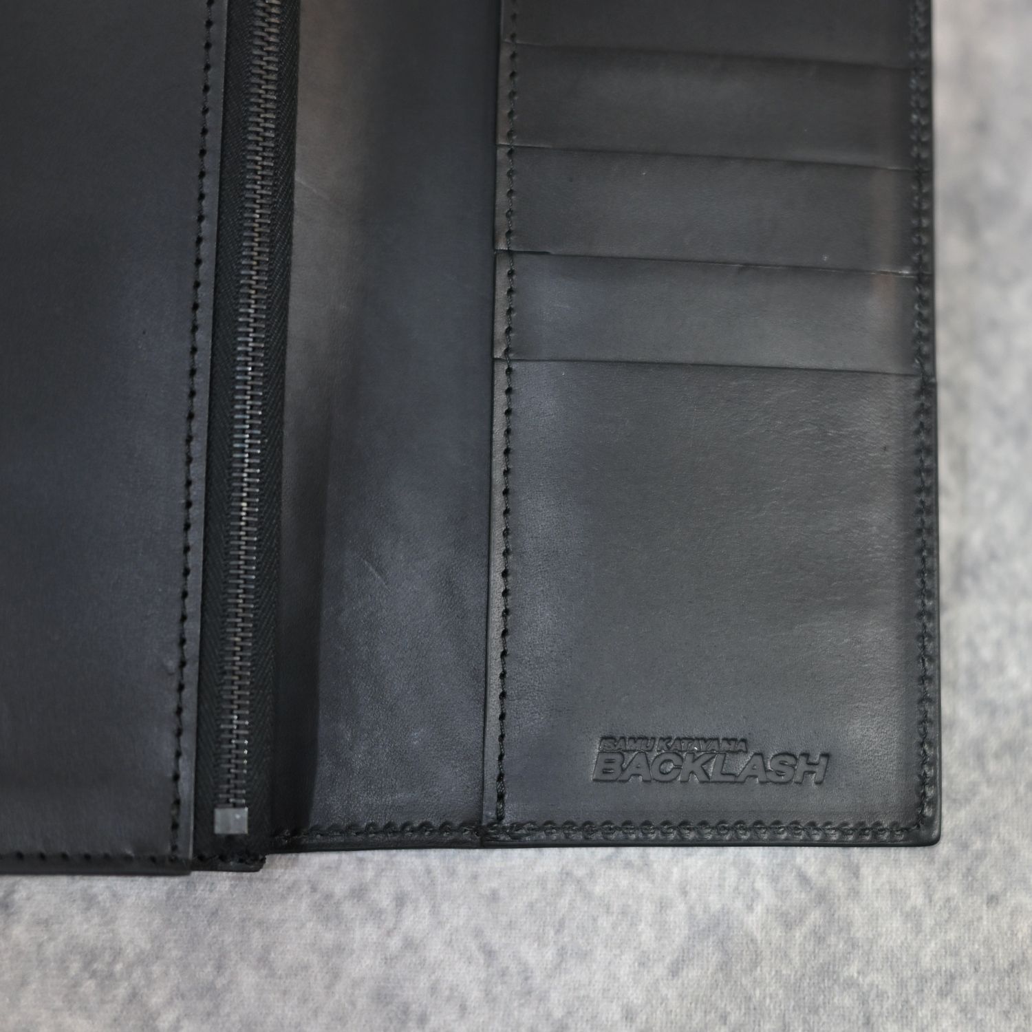 MARYAM ホースバットヒートシュリンク 二つ折り長財布 (BLACK / ブラック) / 891-04
