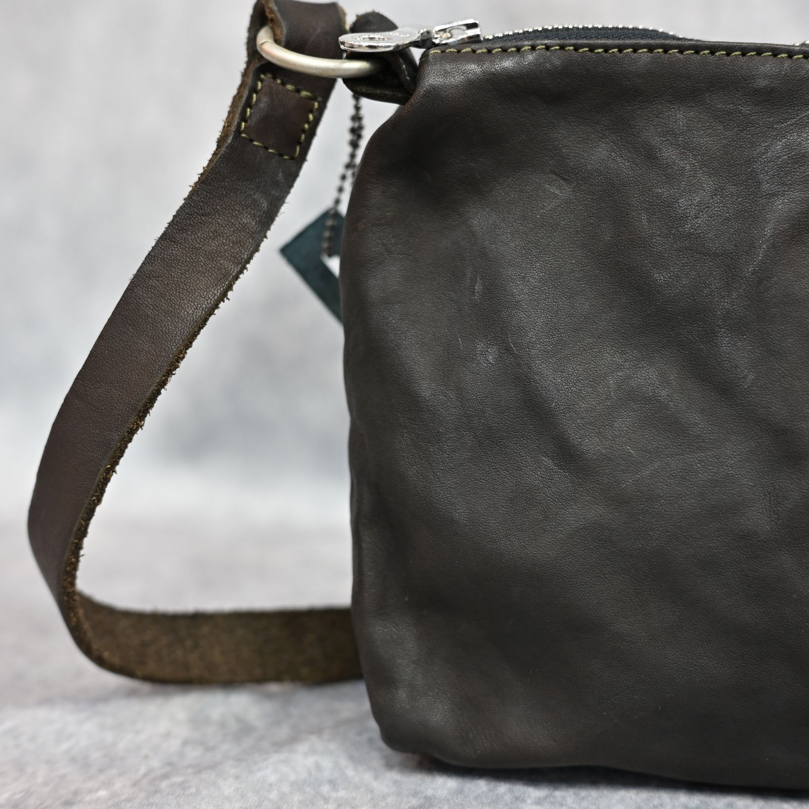 ジャパンダブルショルダー フルタンニン製品染め ショルダーバッグ （KHAKI） / 92-29