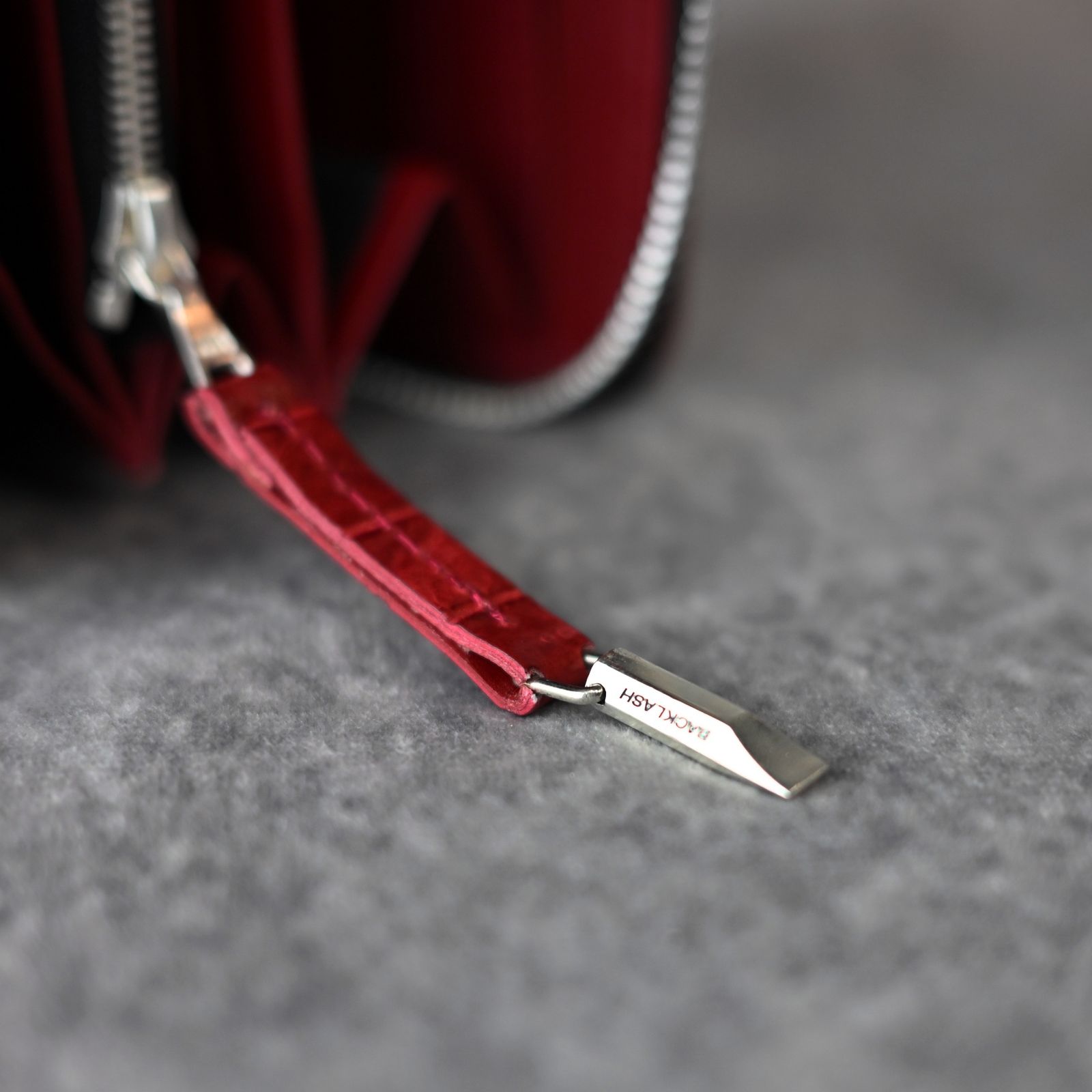 オイルクロコメッシュ ラウンドジップ財布 (SHANGRI-LA / レッド系) THE LINE / T-123