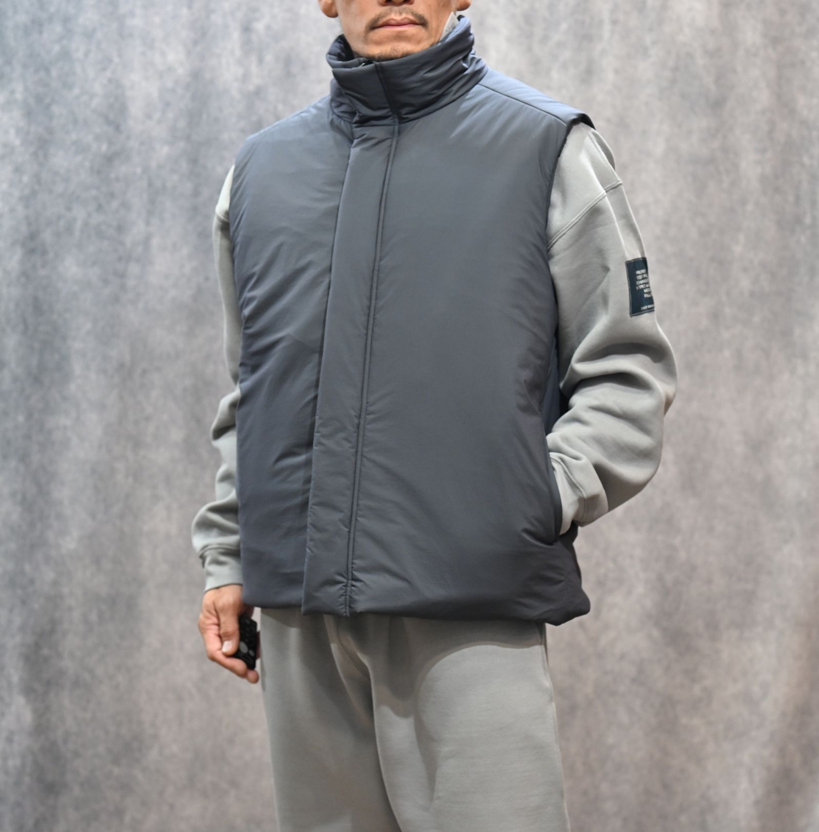 PUFFER VEST （CHARCOAL）｜パファーベスト｜2252-VE21-003