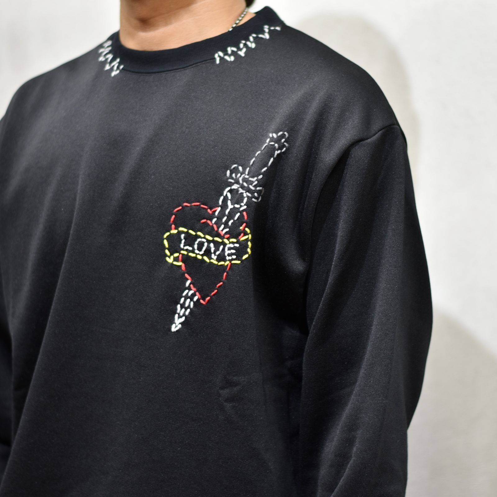 TRUE LOVE EMB SWEAT ”