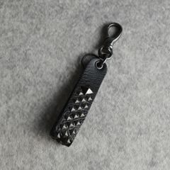 STUDS LEATHER FLAT KEY RING (BLACK/BLACK) / スタッズレザー キーリング キーホルダー