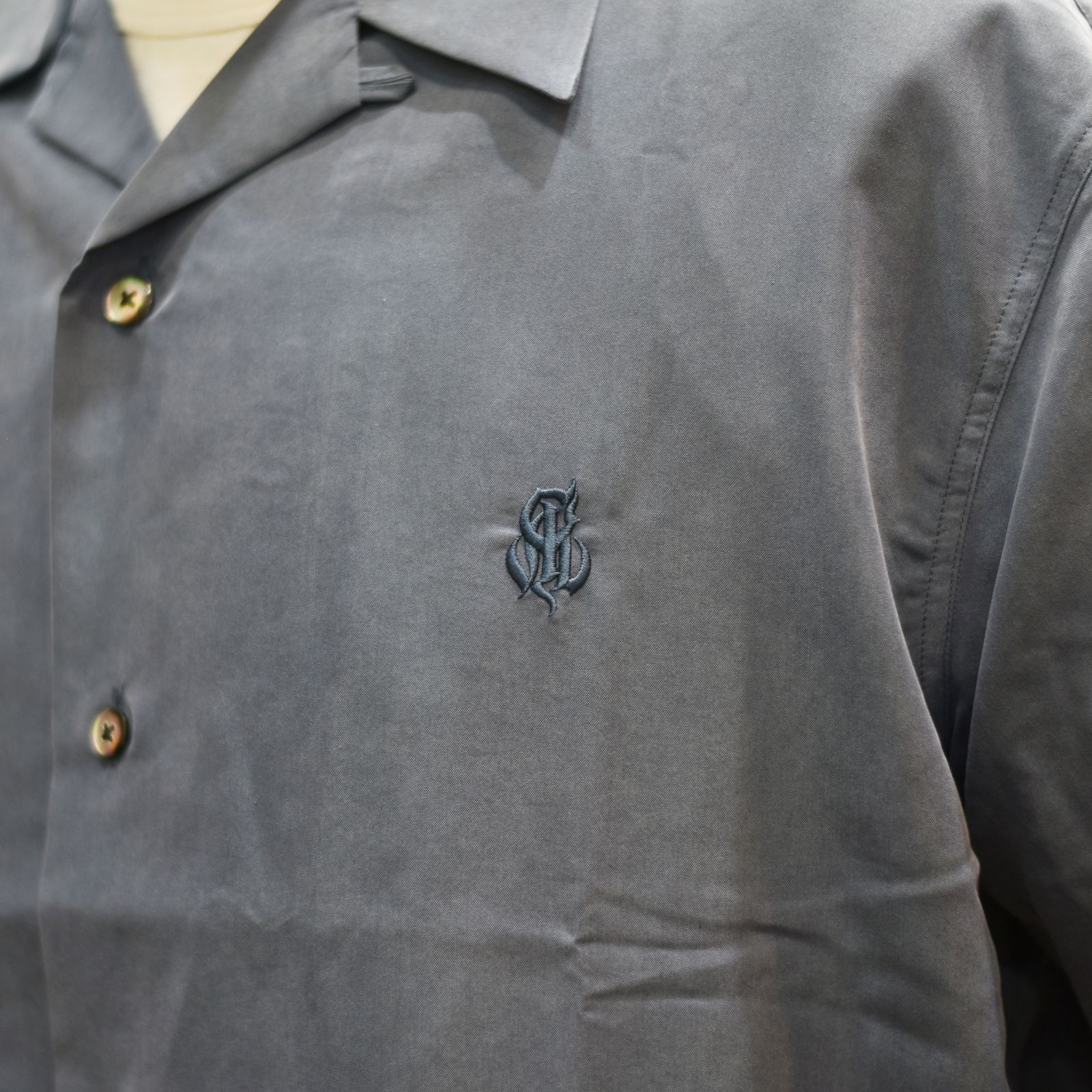 SILKY TOUCH CAL NT LOGO EMBROIDERY SH (BLUE) / オープンカラー半袖シャツ