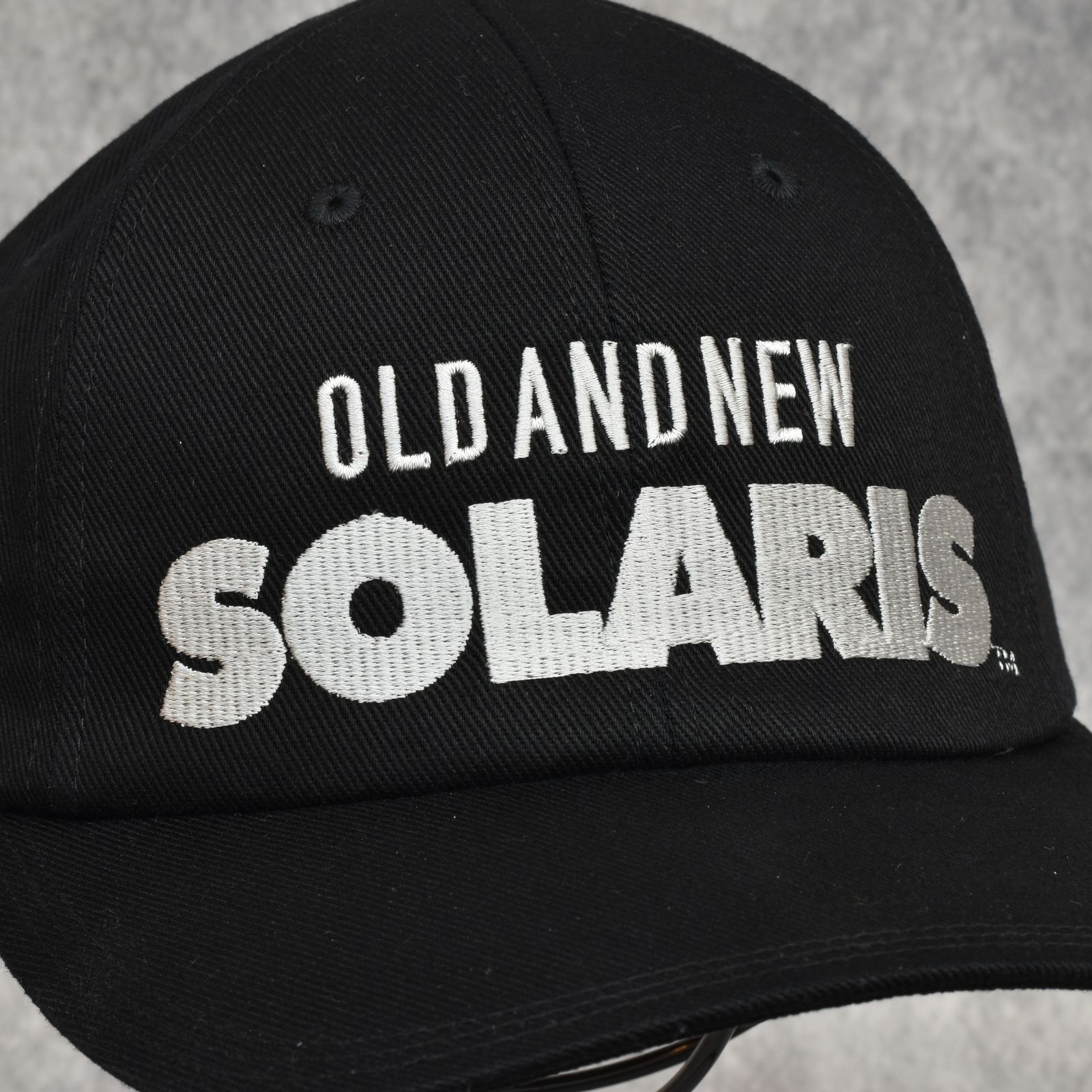 [FOOTBALL] Curved Visor Cap "TRAPBOY" (BLACK×BLACK)｜キャップ｜Y01008