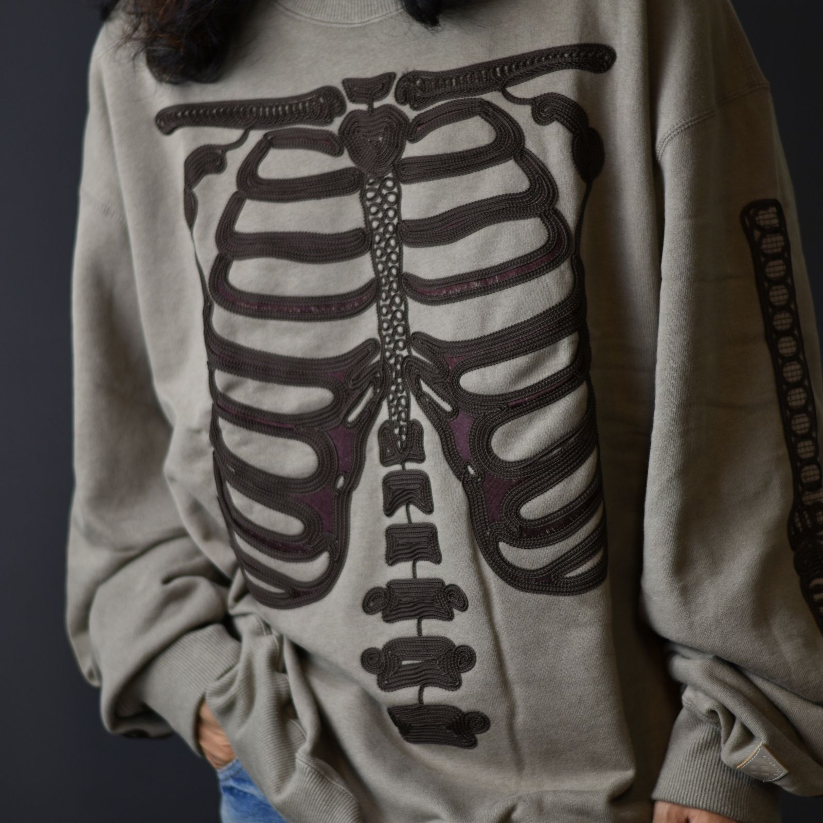 CORD EMBROIDERED CREW NECK SWEATER 'BONES for chord Limited Edition (LATTE) / コード刺繍 クルーネック スウェット トレーナー