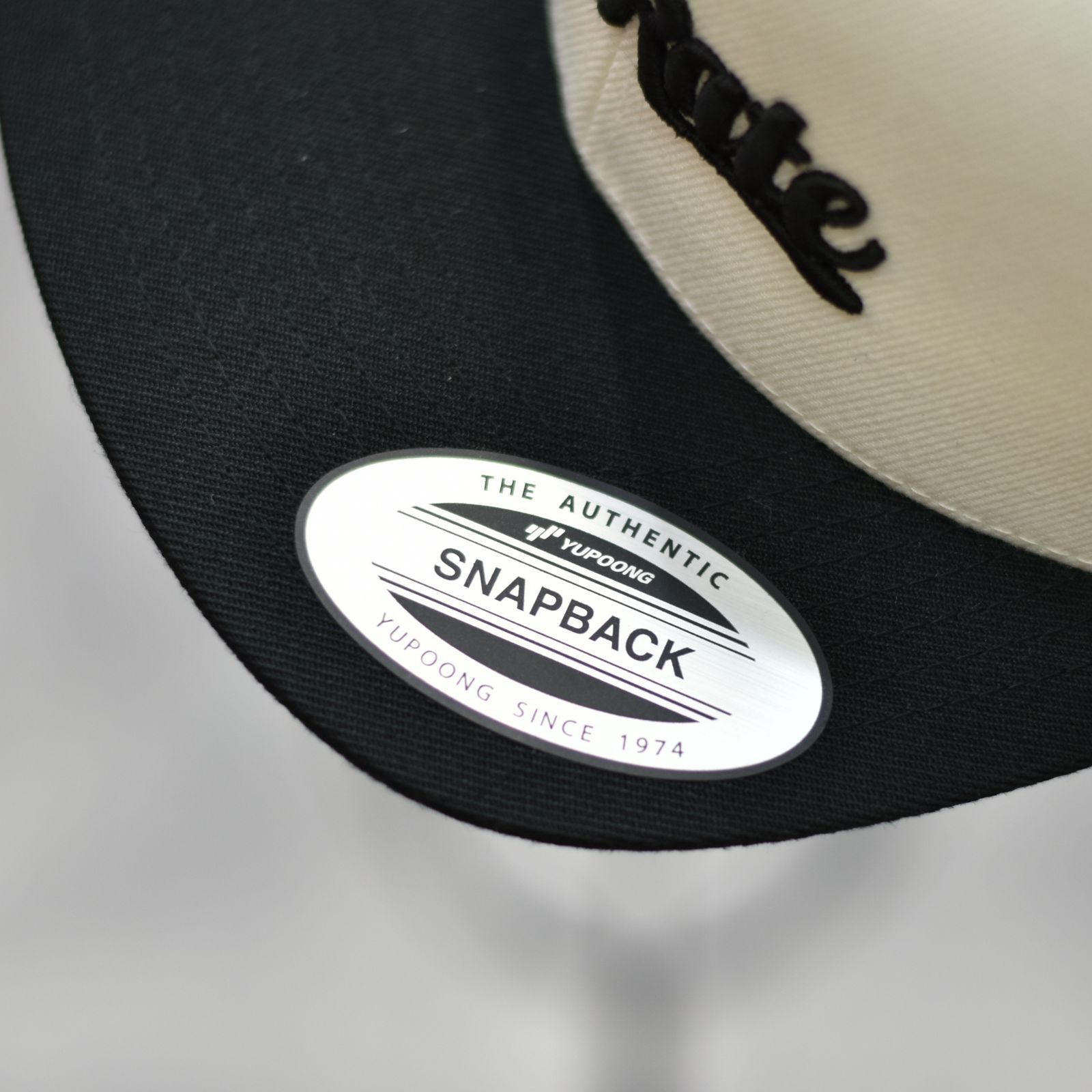 CUTRATE LOGO EMBROIDERY B.B CAP (NATURAL/BLACK)｜ロゴ刺繍 ベースボールキャップ｜CR-26SS004